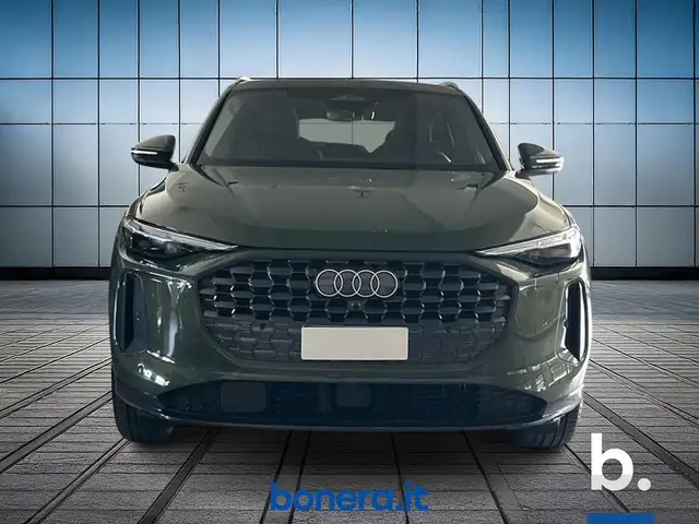Audi Q5 view 2