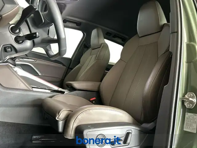 Audi Q5 view 14