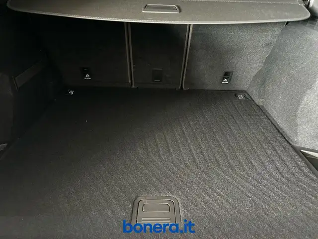 Audi Q5 view 12
