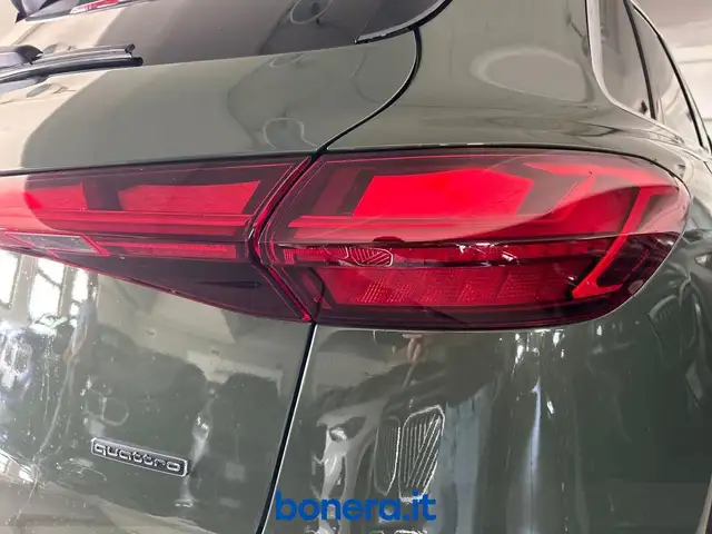 Audi Q5 view 10