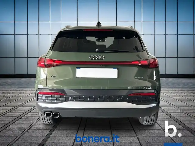 Audi Q5 view 6