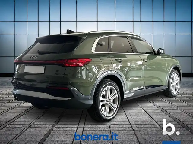 Audi Q5 view 5