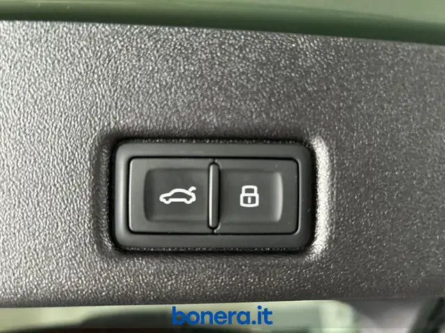 Audi Q5 view 13