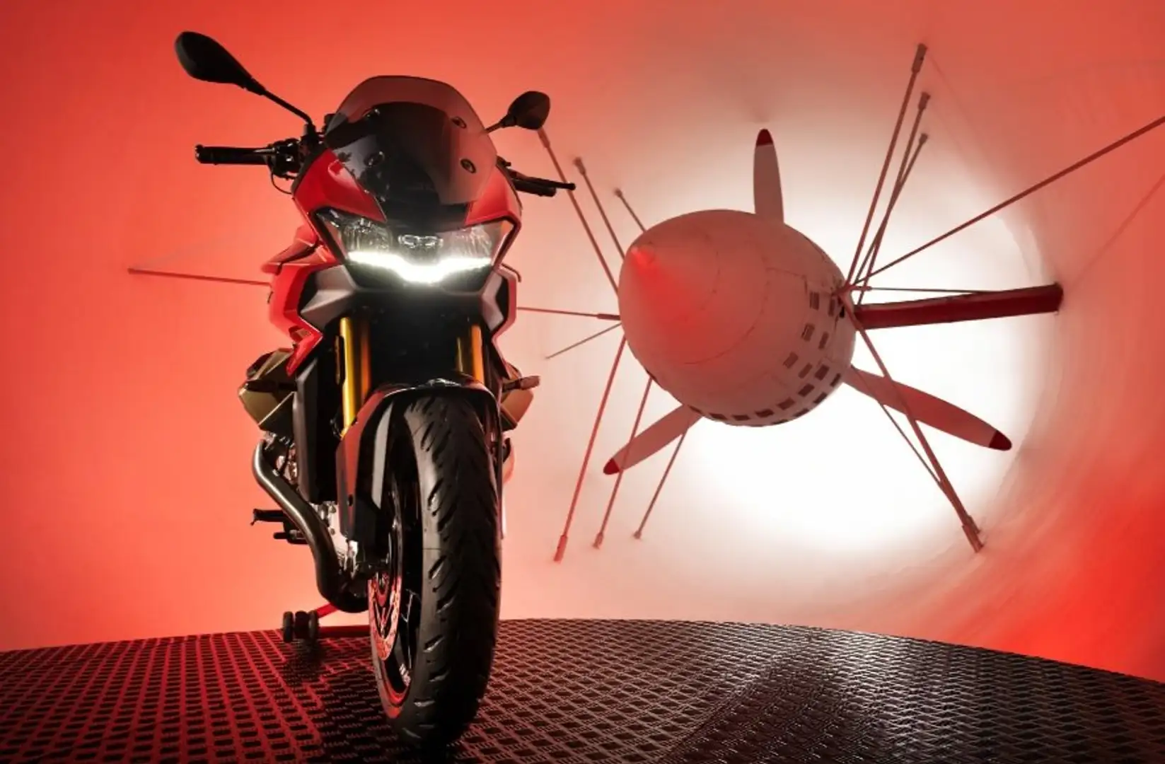 Moto Guzzi V 100 Mandello Wind Tunnel E5+ Winterangebot Rojo - 2