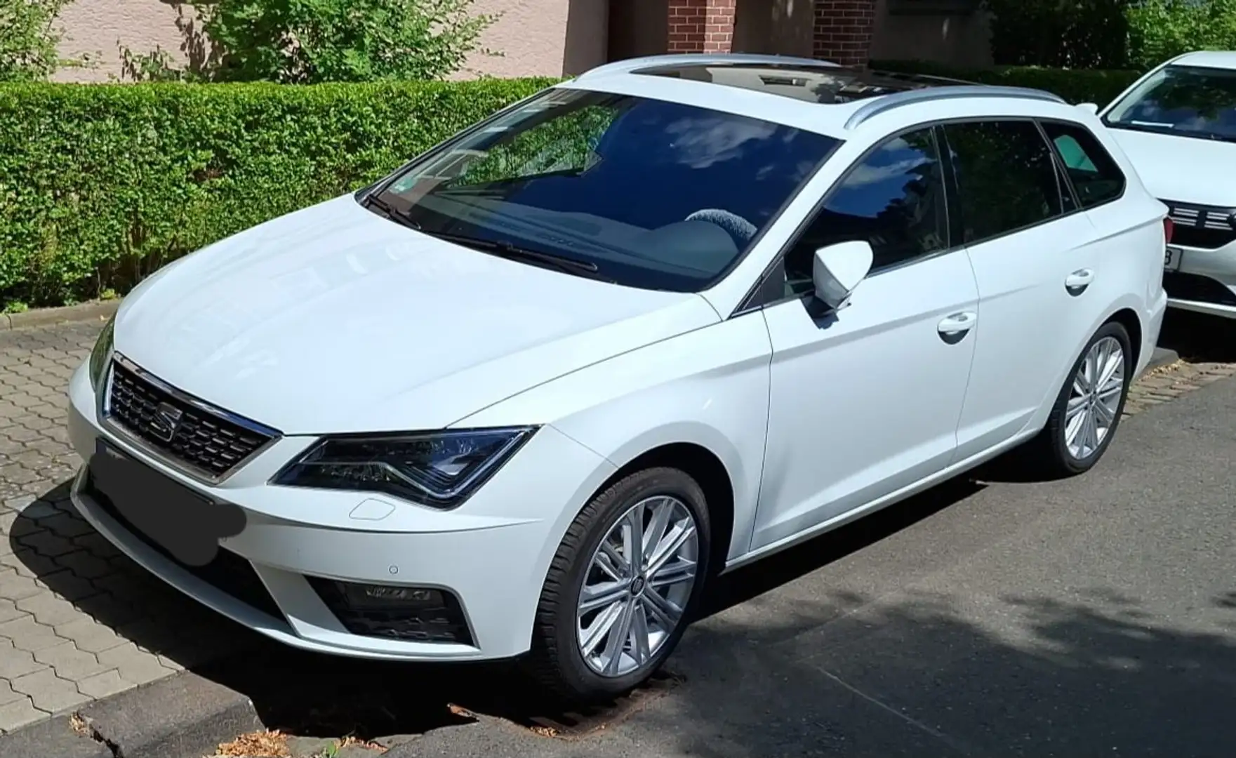 SEAT Leon Leon ST 1.5 TSI ACT DSG OPF Xcellence Weiß - 1