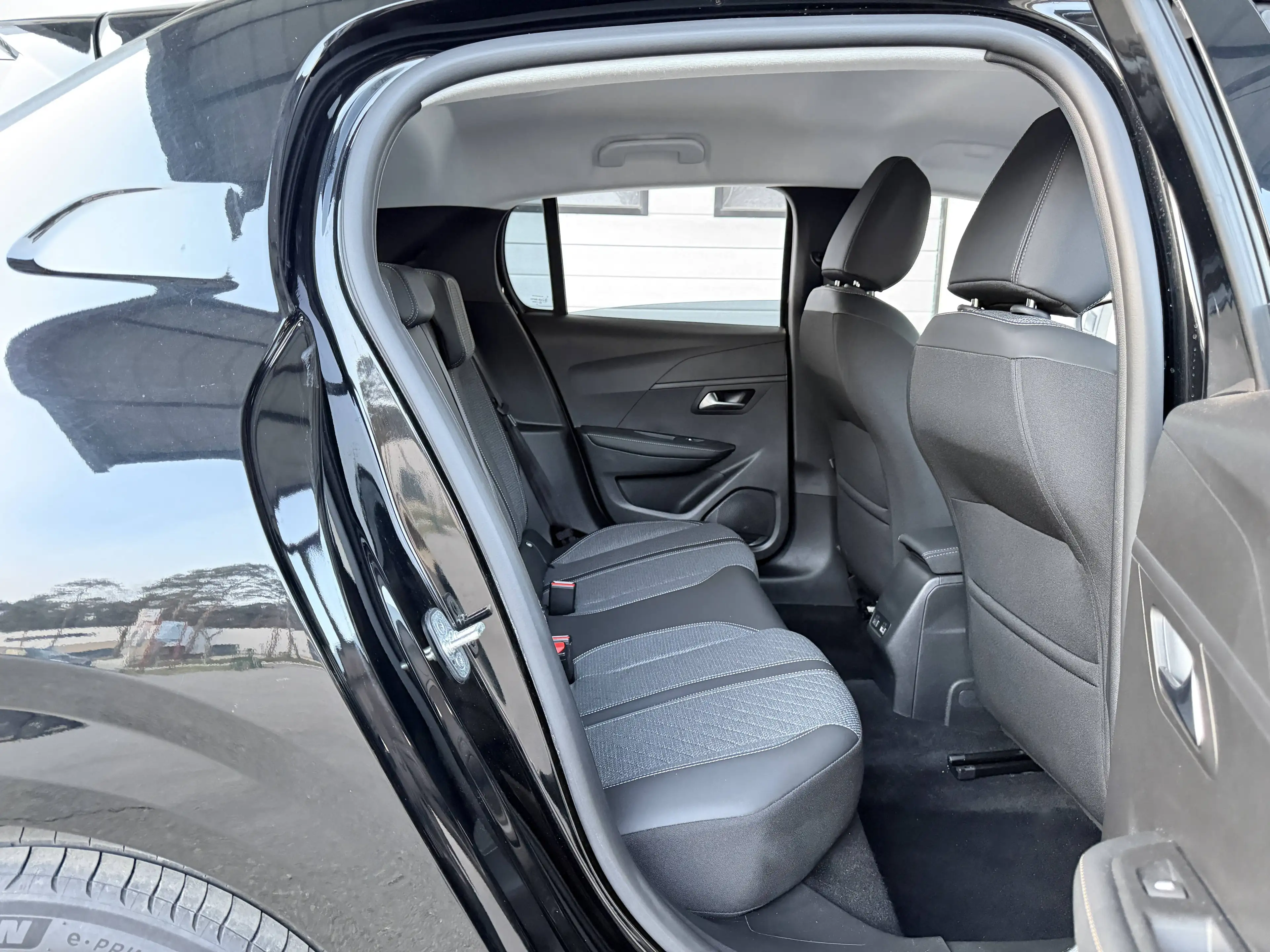 Peugeot 208 1.2/Allure/Benzine/Carplay/Camera/Led/Airco/Euro6e/Garantie — photo 15