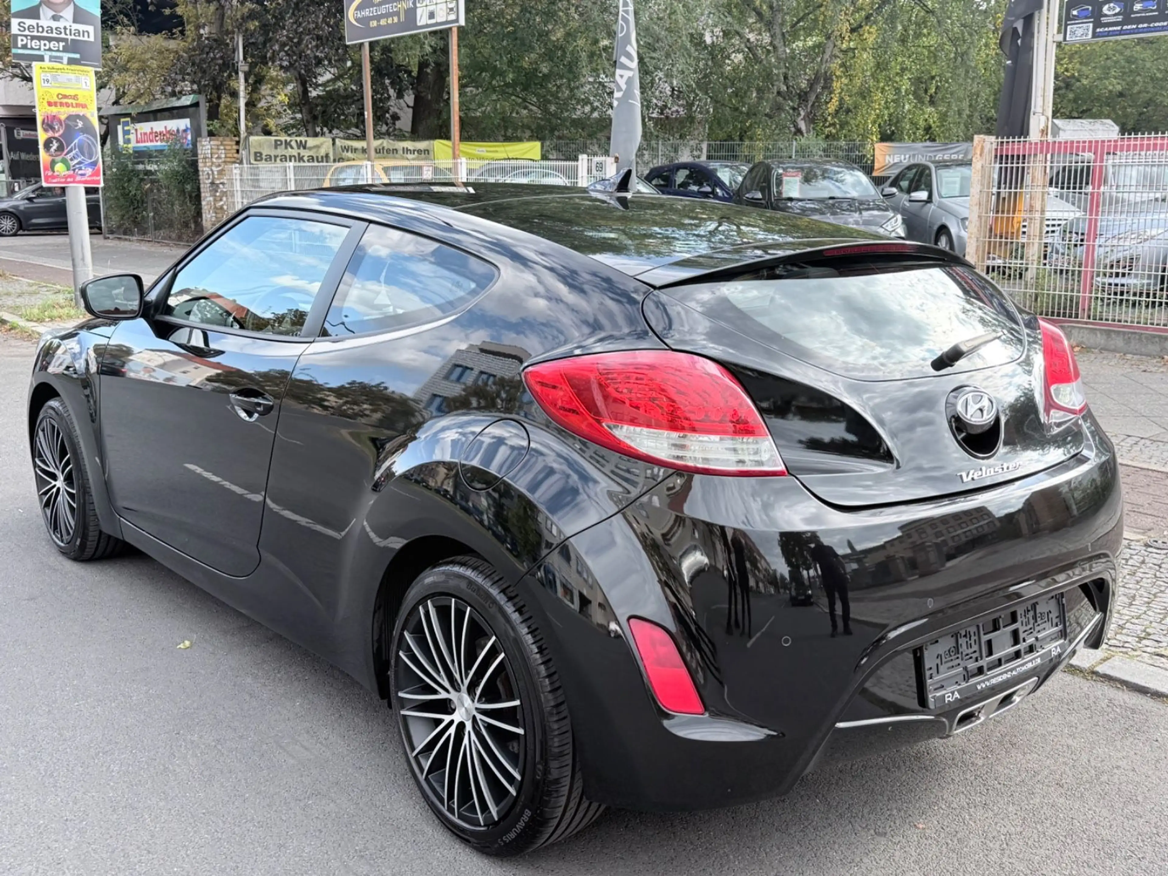 Hyundai VELOSTER VELOSTER 1.6 GDI STYLE *KLIMAAUTO*LED*AUS 2.HAND — photo 6