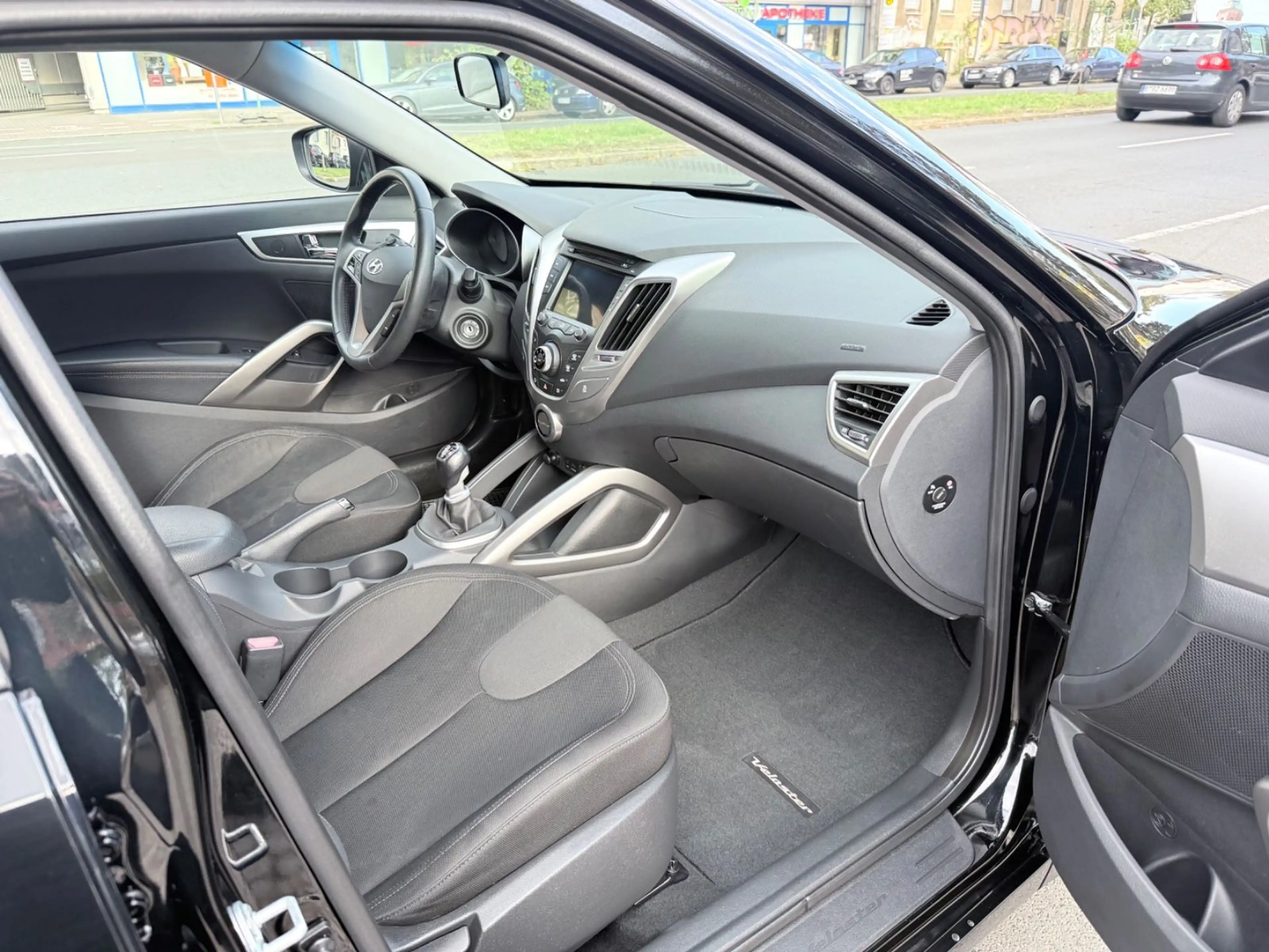 Hyundai VELOSTER VELOSTER 1.6 GDI STYLE *KLIMAAUTO*LED*AUS 2.HAND — photo 13