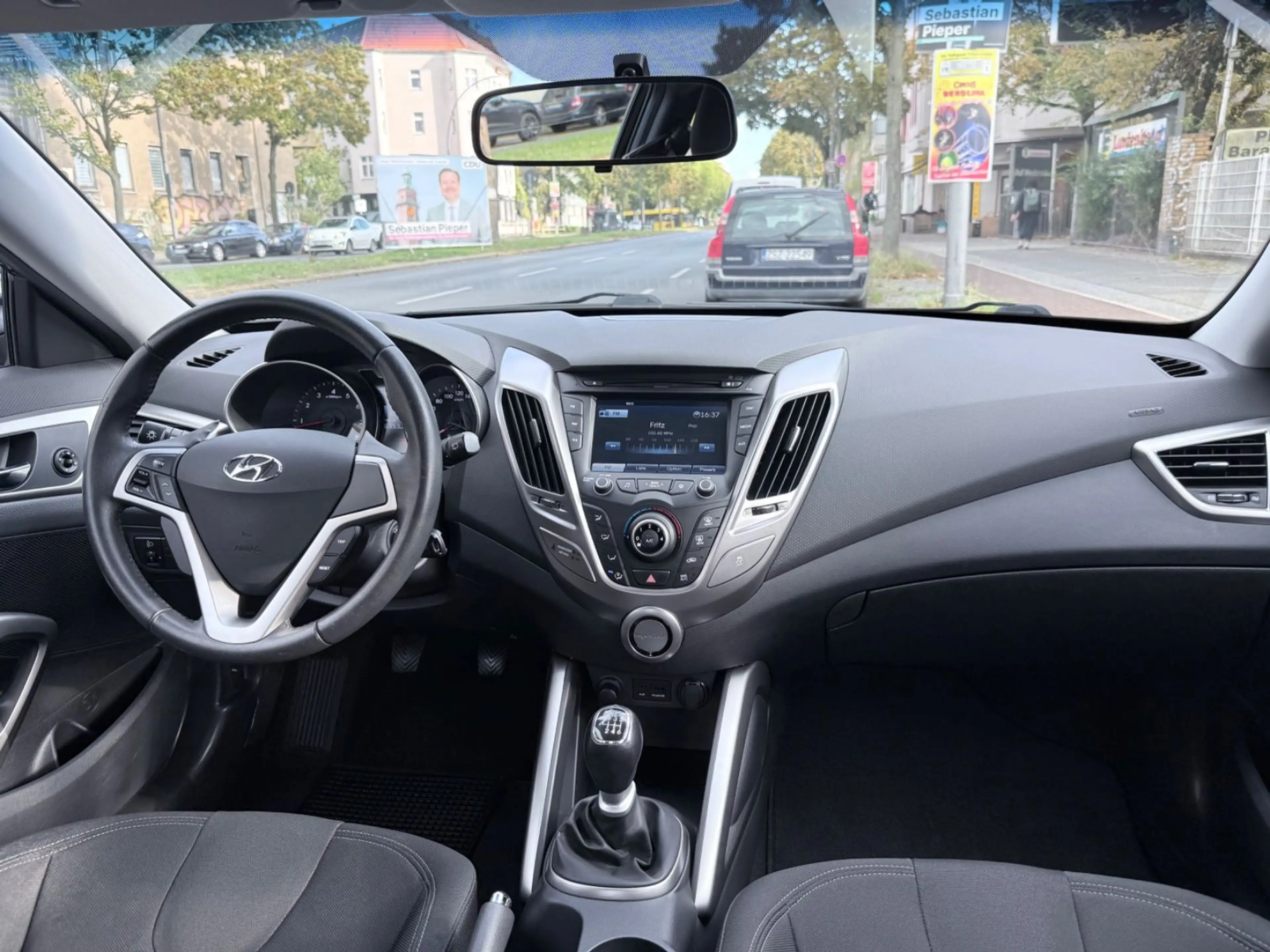 Hyundai VELOSTER VELOSTER 1.6 GDI STYLE *KLIMAAUTO*LED*AUS 2.HAND — photo 15