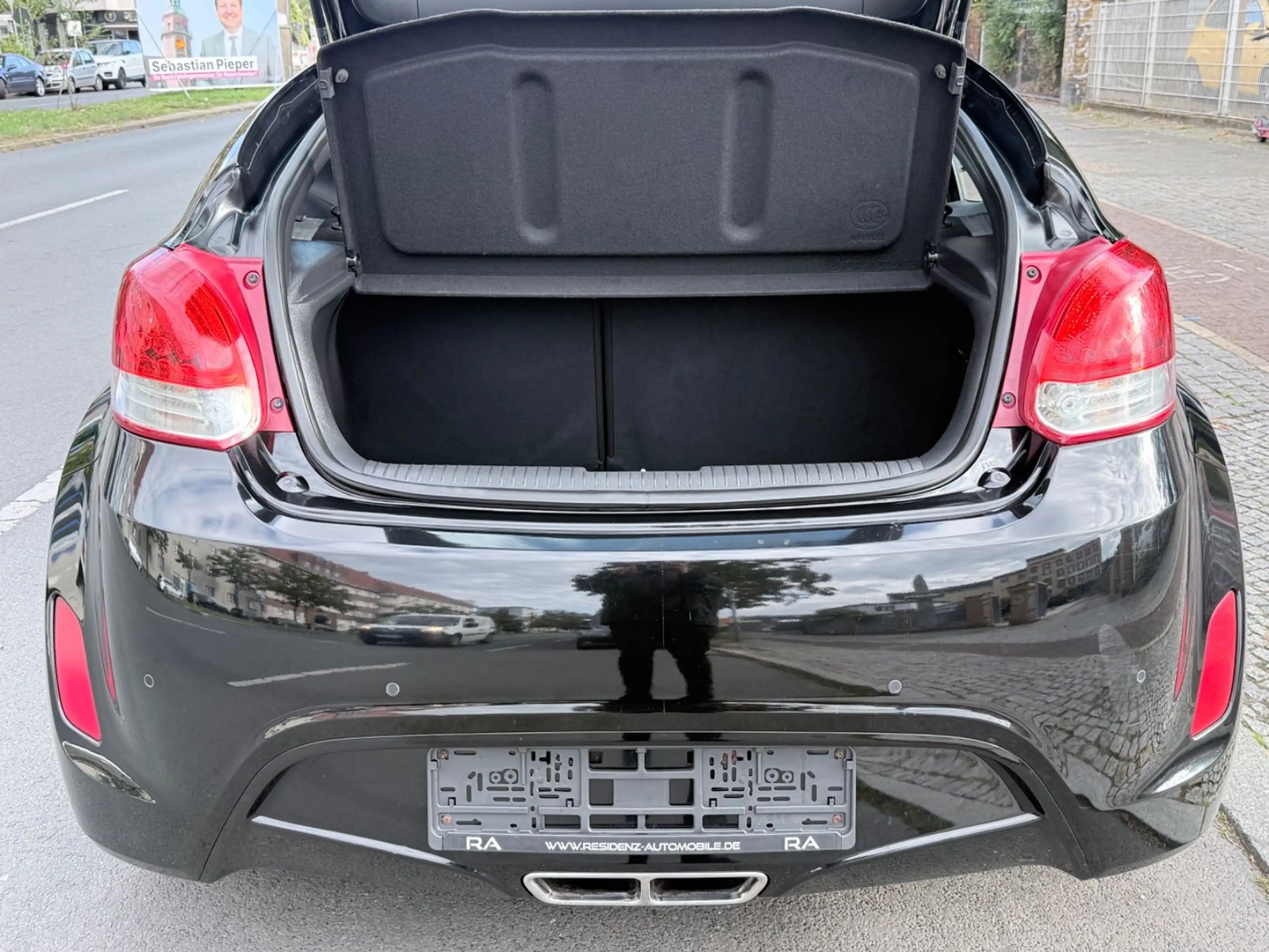 Hyundai VELOSTER VELOSTER 1.6 GDI STYLE *KLIMAAUTO*LED*AUS 2.HAND — photo 11