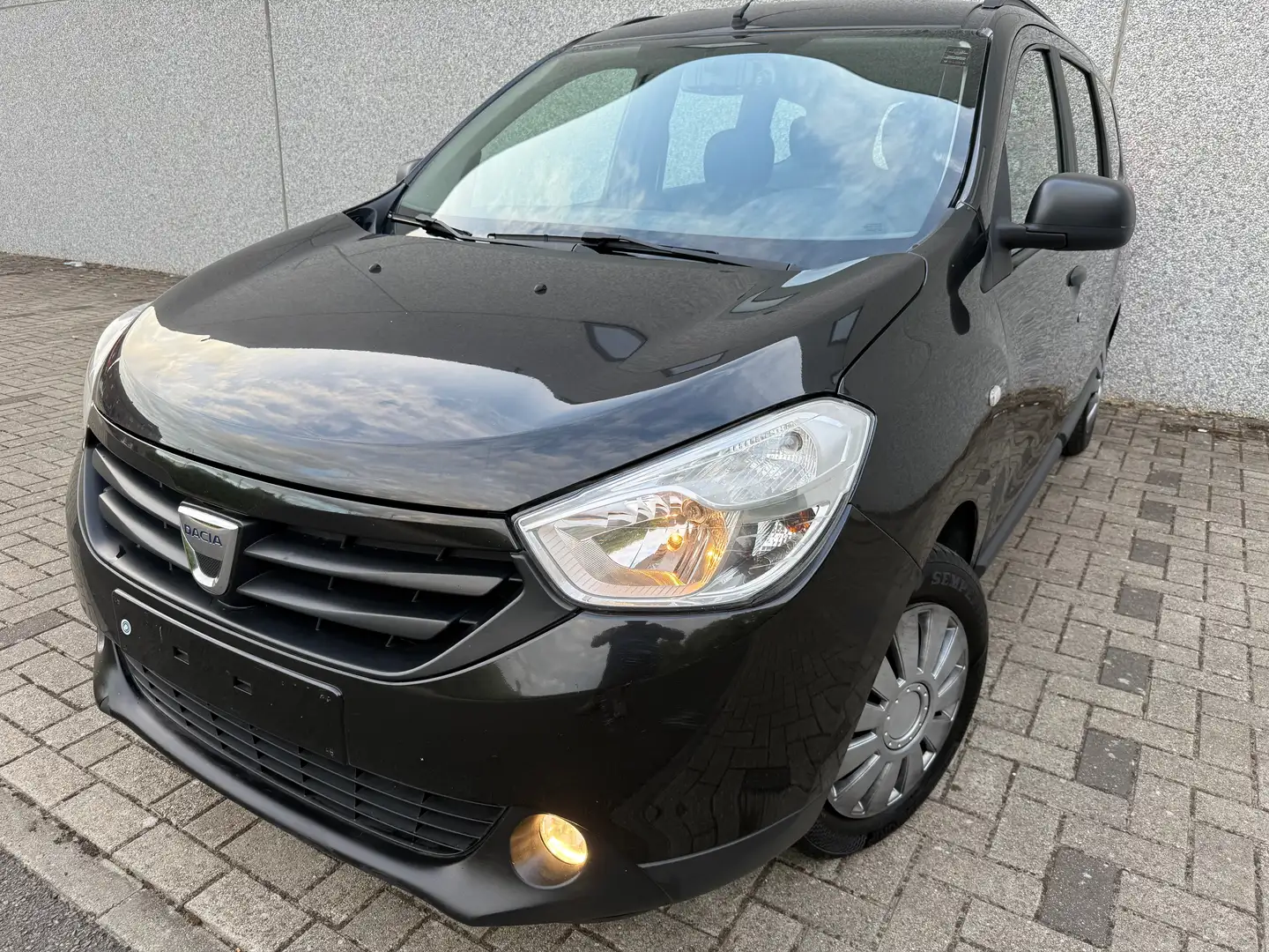 Dacia Lodgy Lodgy 1.2 TCe Liberty euro 6b garantie 12mois Zwart - 1