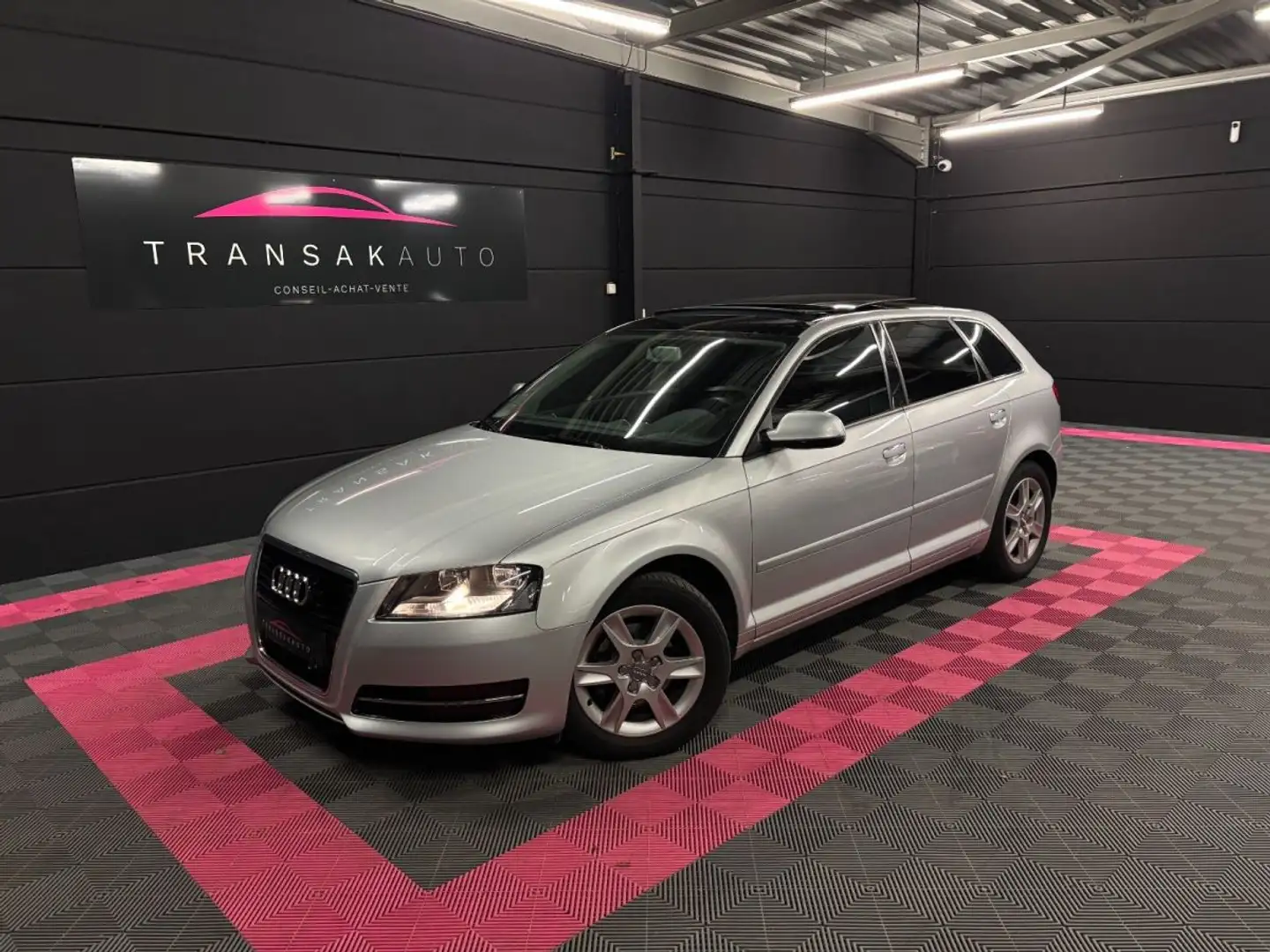 Audi A3 1.6 TDI 105 DPF Ambiente S tronic Gris - 1