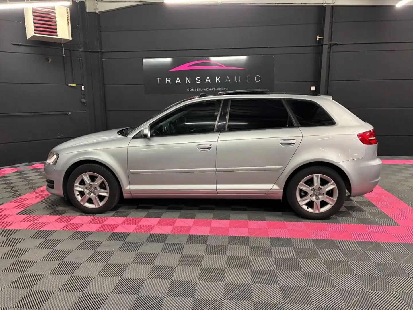 Audi A3 1.6 TDI 105 DPF Ambiente S tronic Gris - 2