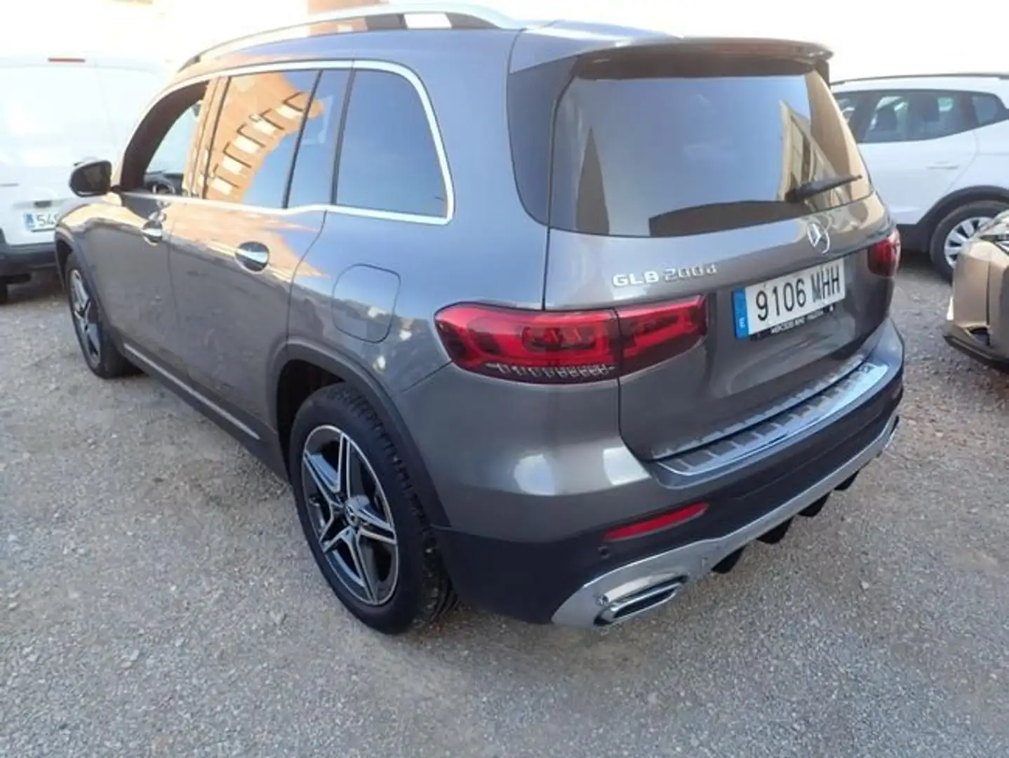 Mercedes-Benz GLB 200 d Gris - 2