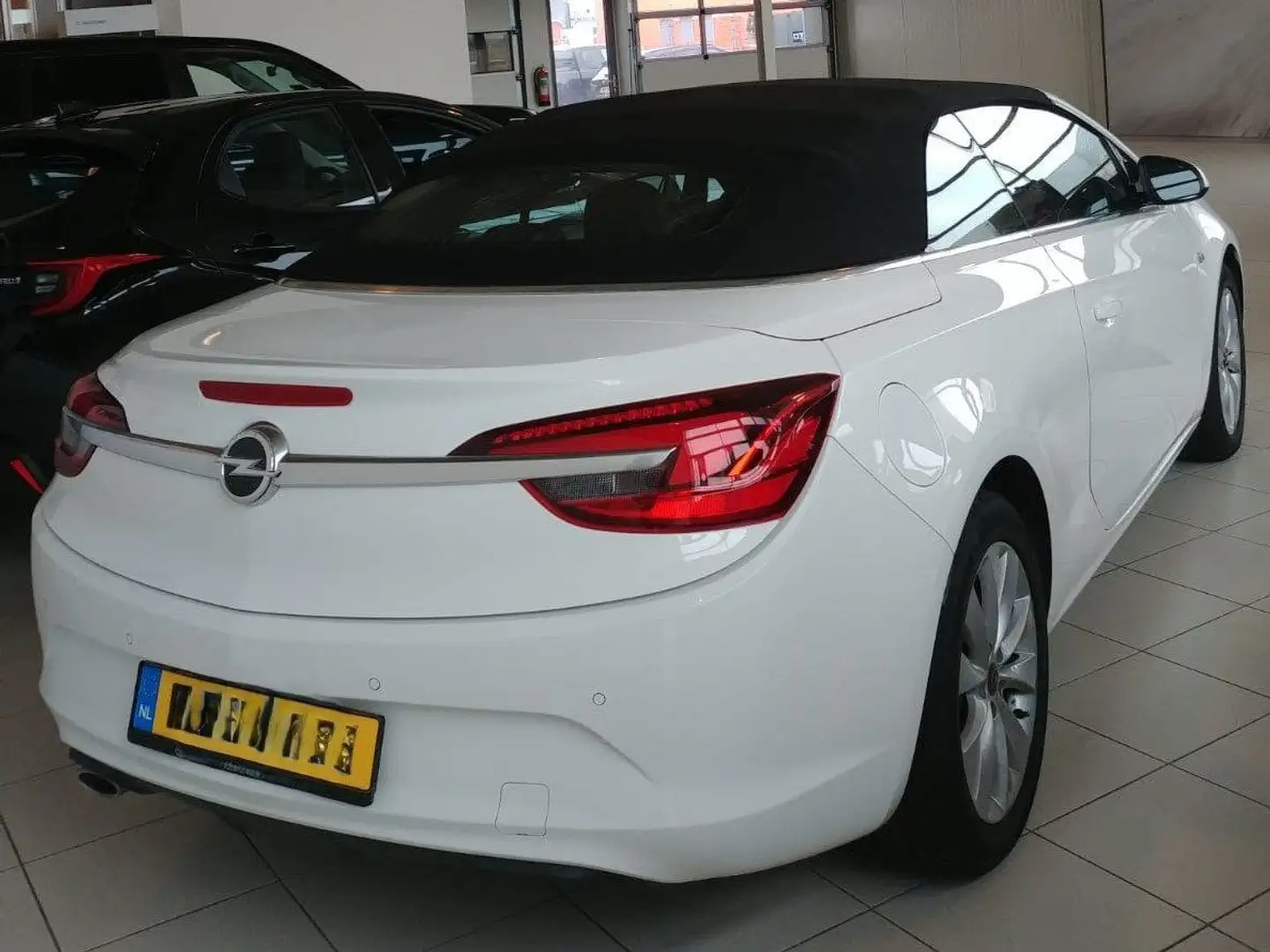 Opel Cascada Cascada 1.4 Turbo 140 PK 2014 Trekhaak EcoFlex Wit - 2