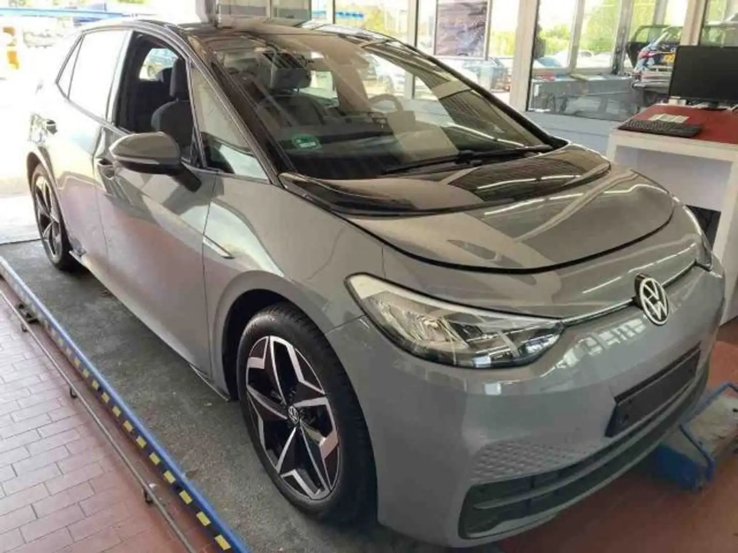 Volkswagen ID.3 150 kW Pro PERFORMANCE LED+NAVI+ACC+SHZ+CCS Grau - 2