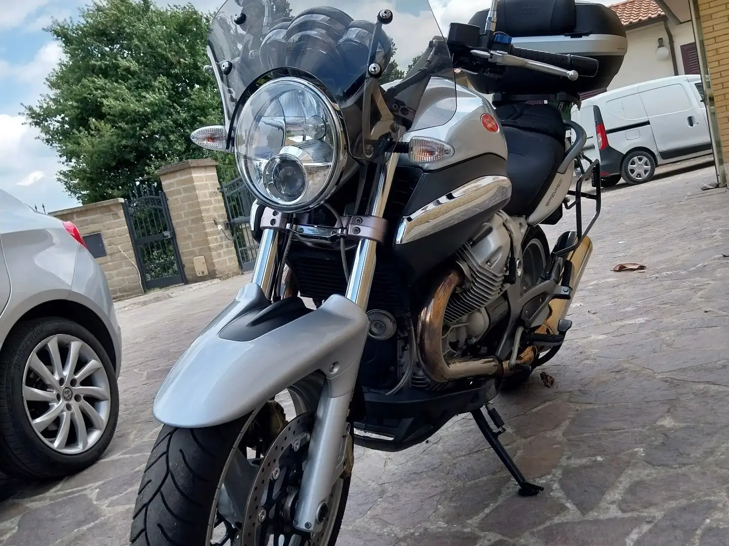 Moto Guzzi Breva 1200 Base Argent - 1