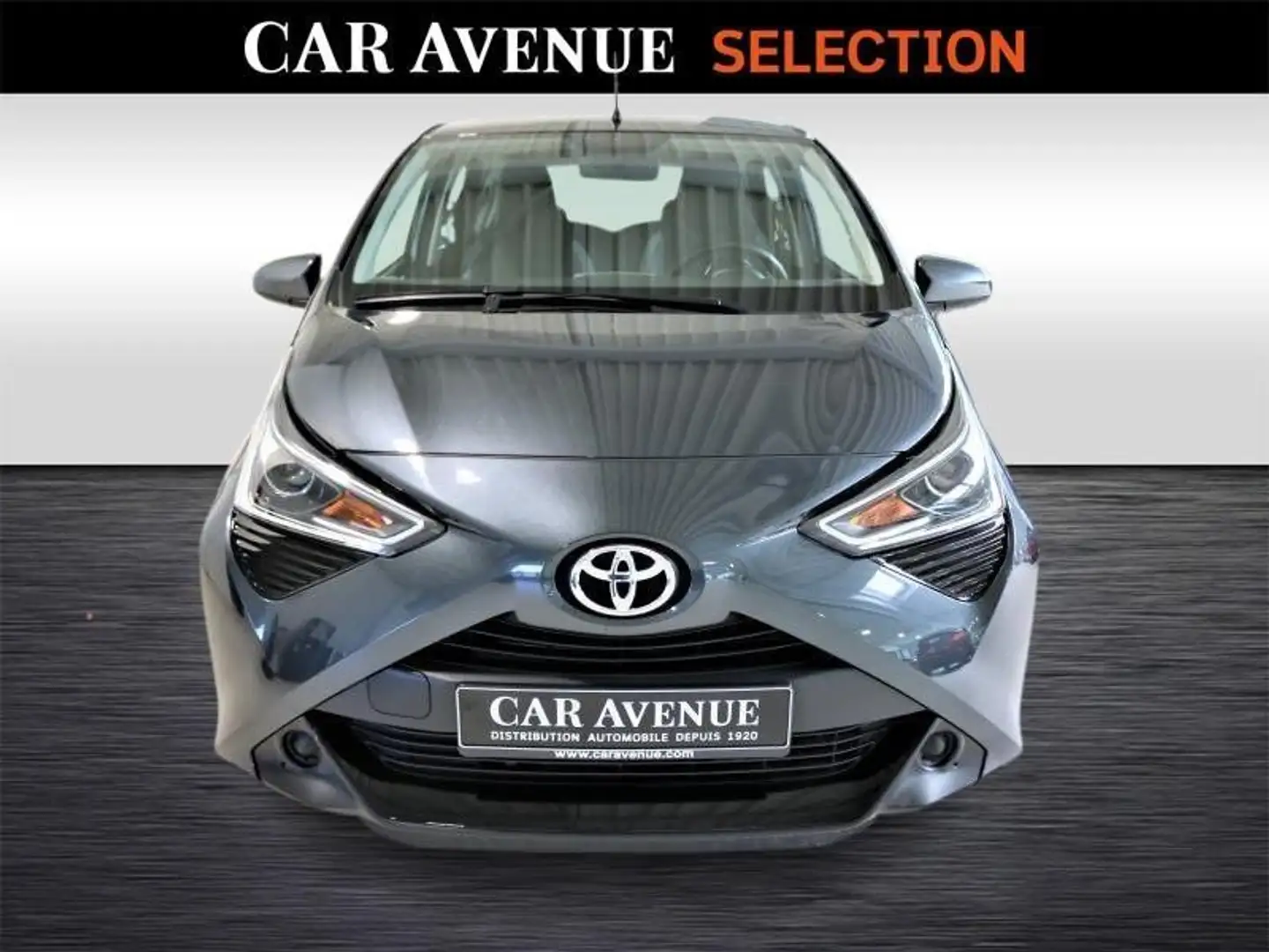 Toyota Aygo A/T x-play2 1.0 VVT-i 53kW Gris - 2
