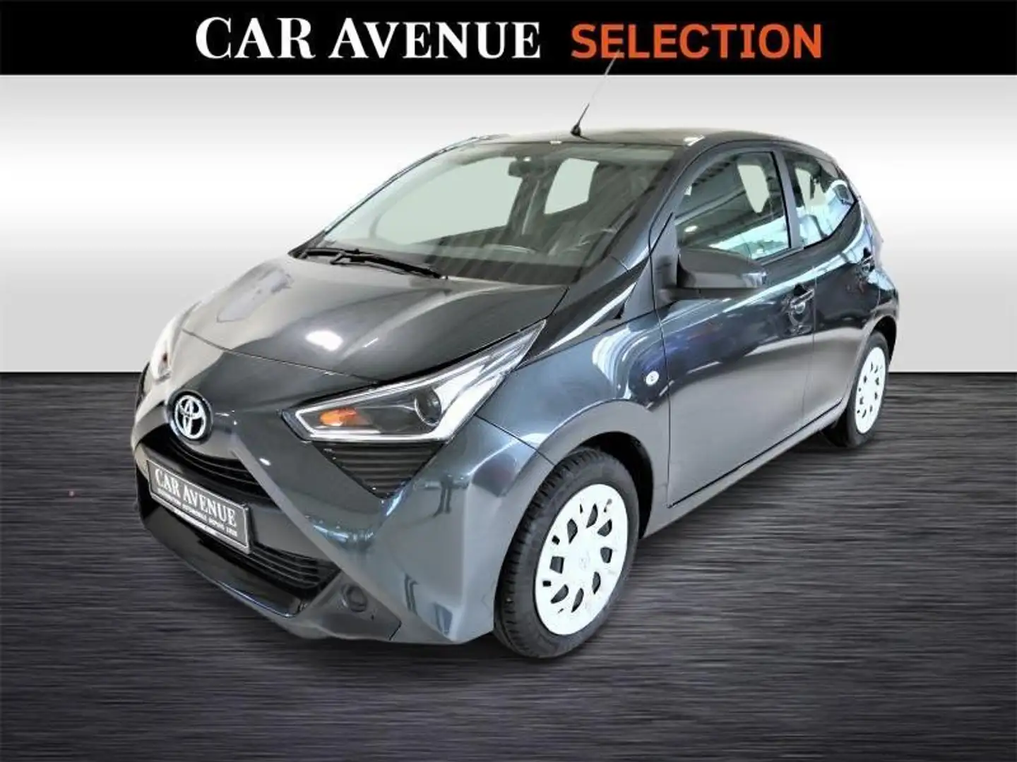 Toyota Aygo A/T x-play2 1.0 VVT-i 53kW Gris - 1