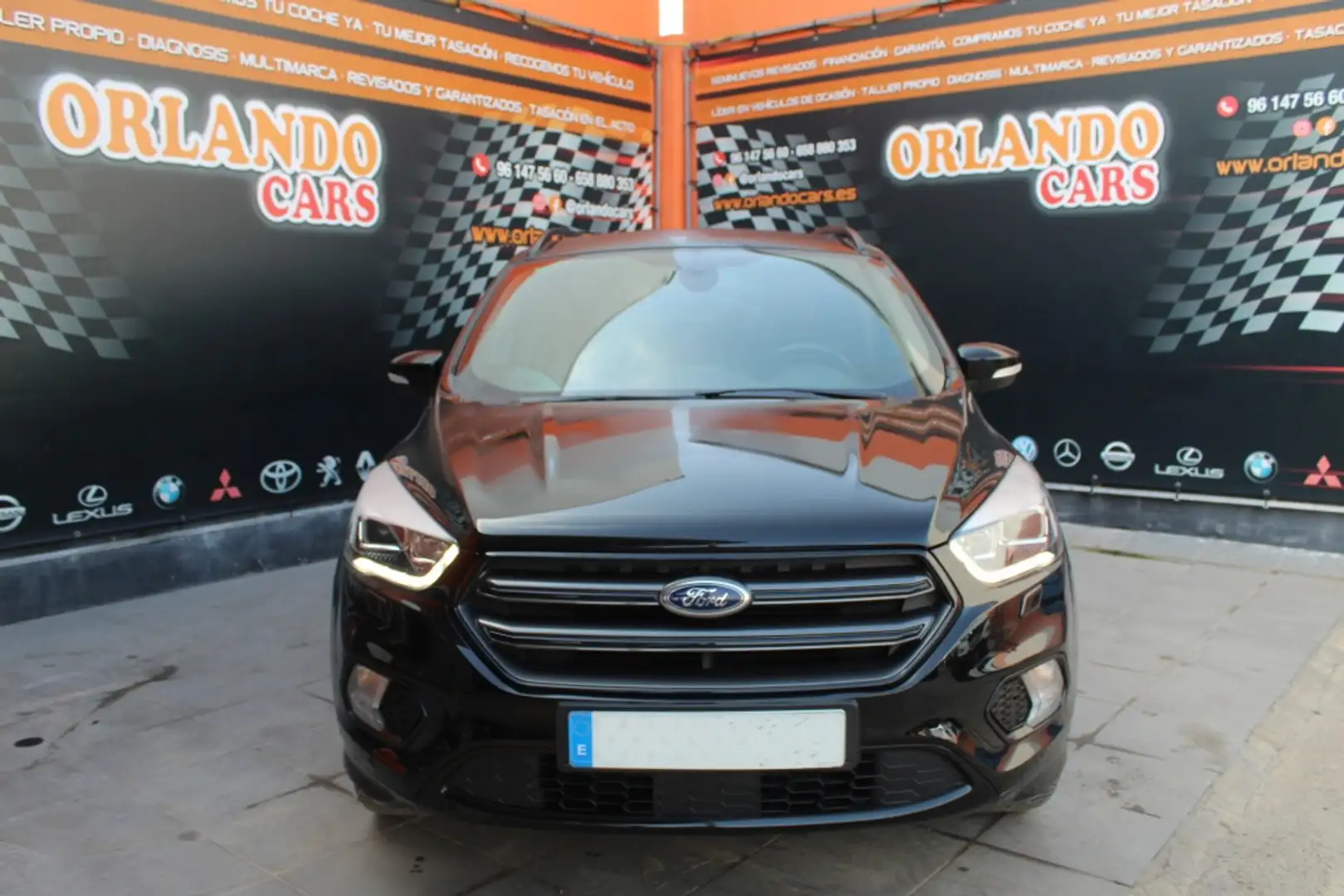 Ford Kuga 1.5TDCi Auto S&S ST-Line Limited Edition 4x2 120 Schwarz - 2