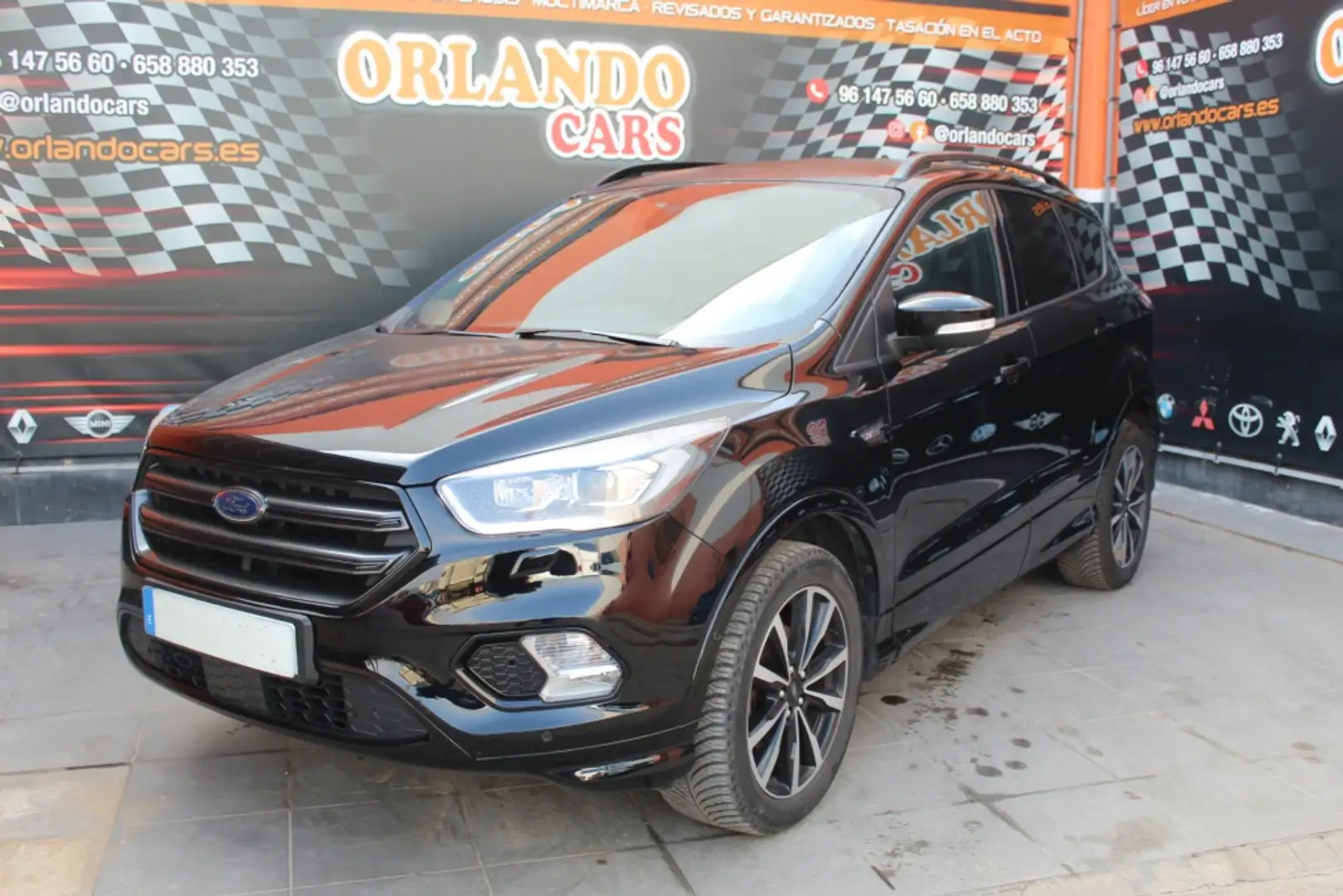 Ford Kuga 1.5TDCi Auto S&S ST-Line Limited Edition 4x2 120 Schwarz - 1