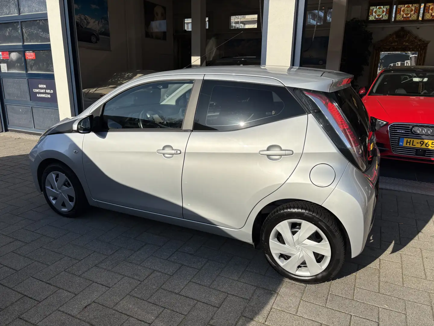 Toyota Aygo 1.0 VVT-i x-play 1E EIGENAAR/CAMERA/TELEFOON/CRUIS Gris - 2