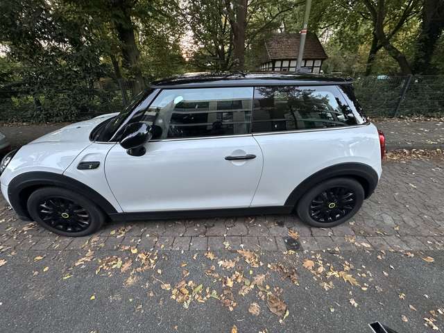 Imagine MINI Cooper SE Electric Trim