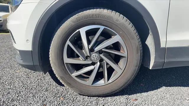 Volkswagen Tiguan view 18