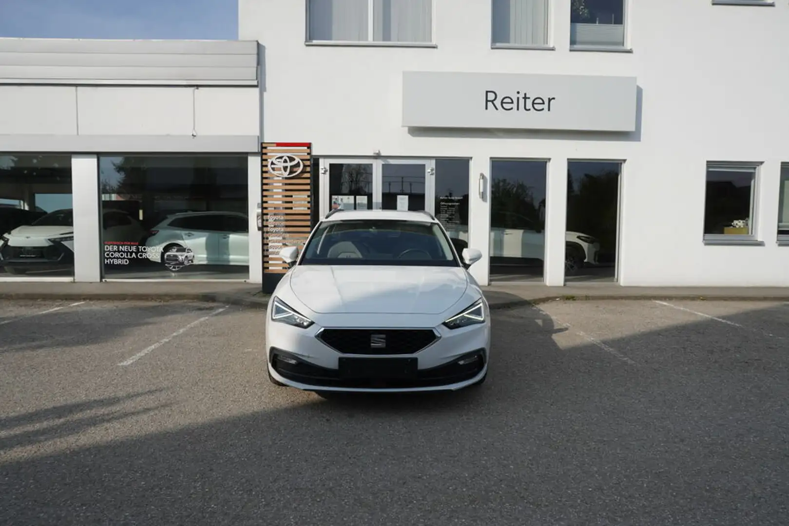 SEAT Leon ST 2,0 TDI DSG *LED*KAMERA*SHZ*KEYLESS* Weiß - 1