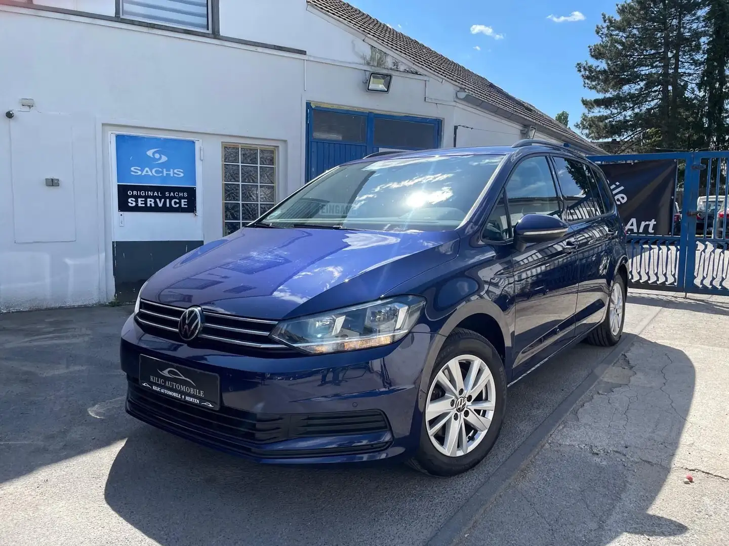 Volkswagen Touran Comfortline BMT 1.Hand*Navi*AHK* Blau - 1
