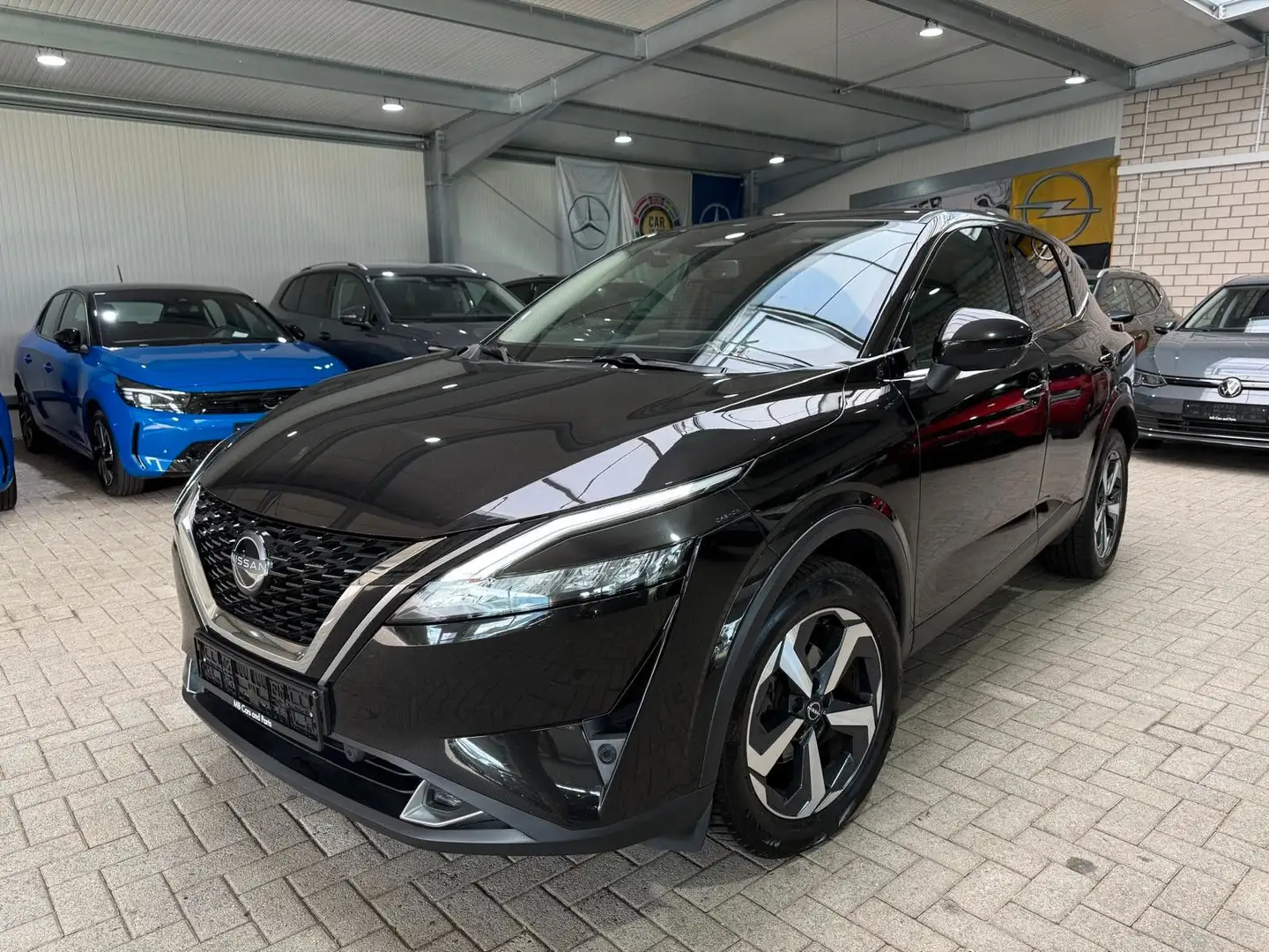 Nissan Qashqai 1.3 DIG-T  N-Connecta LED ACC 360° RFK Noir - 1
