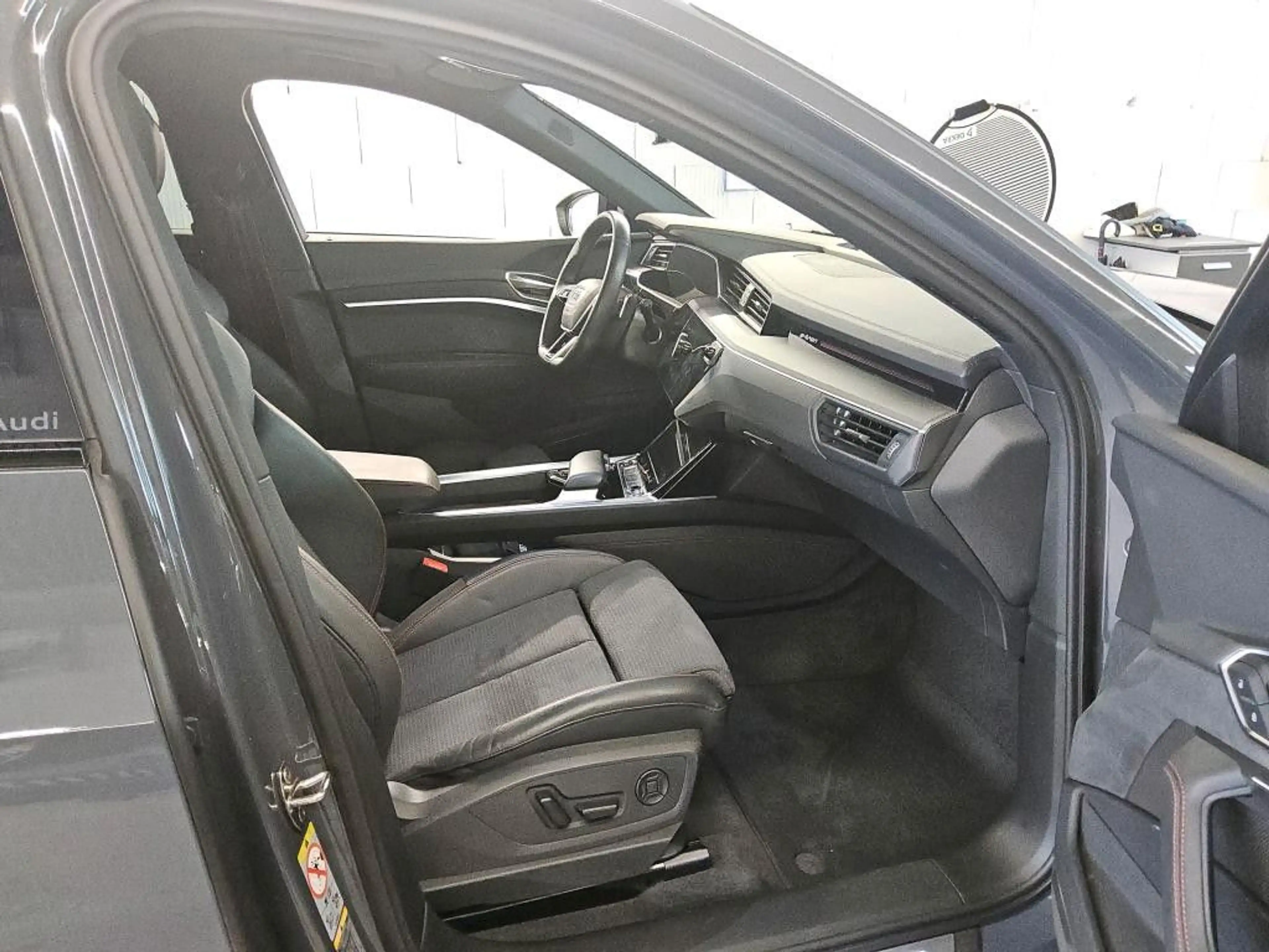 Audi Q8 e-tron *S Line EDITION*Black*Pano*B&O*360*Matr — photo 8