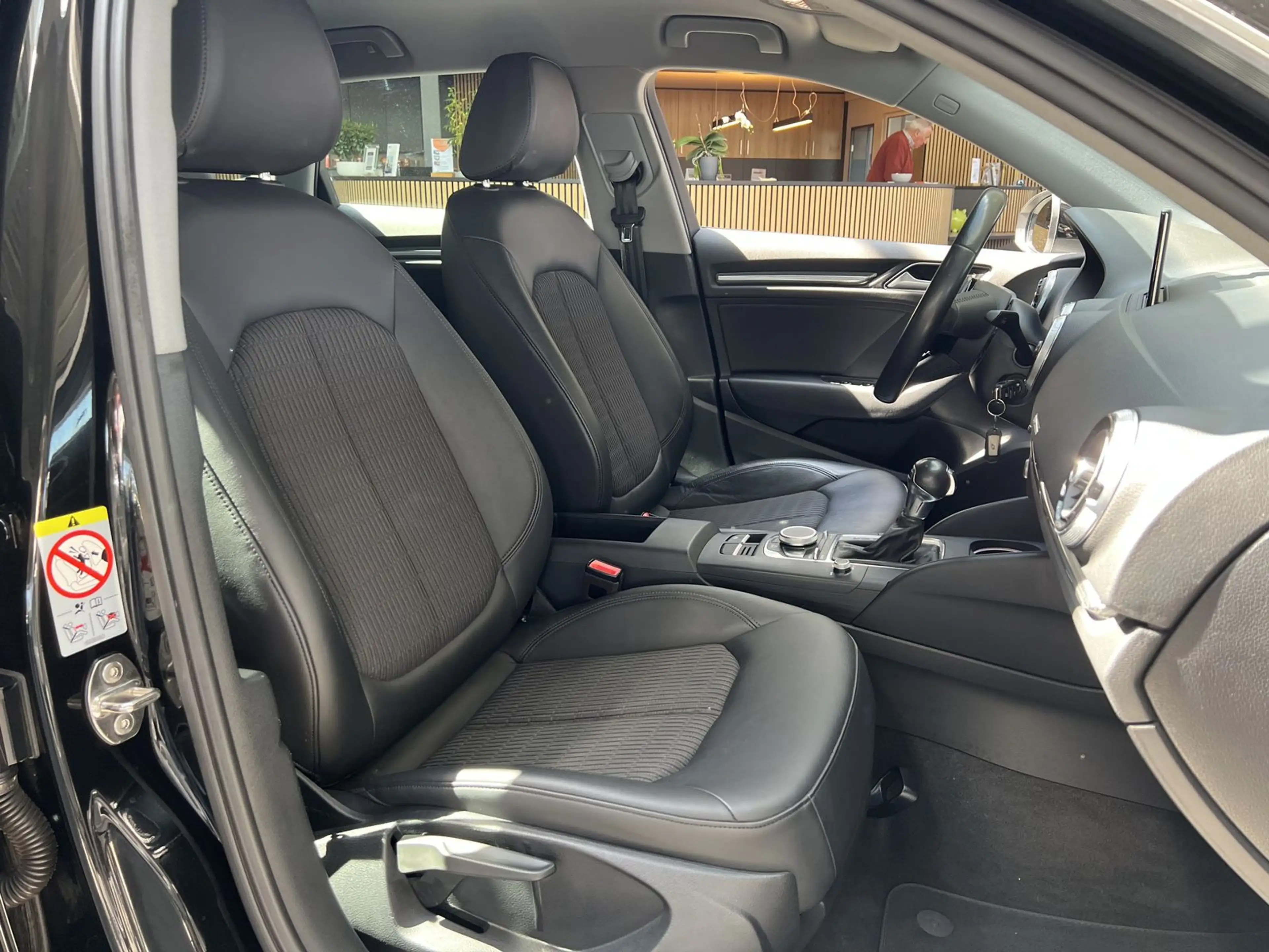 Audi A3 35 TDI design S-tronic Leder Navi Led PDC — photo 7