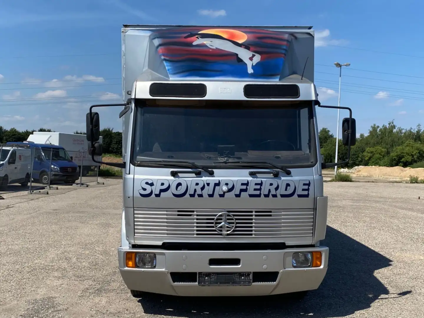 Mercedes-Benz 814 SPORT Pferdetransporter Platz für 3 Pferde Silber - 2
