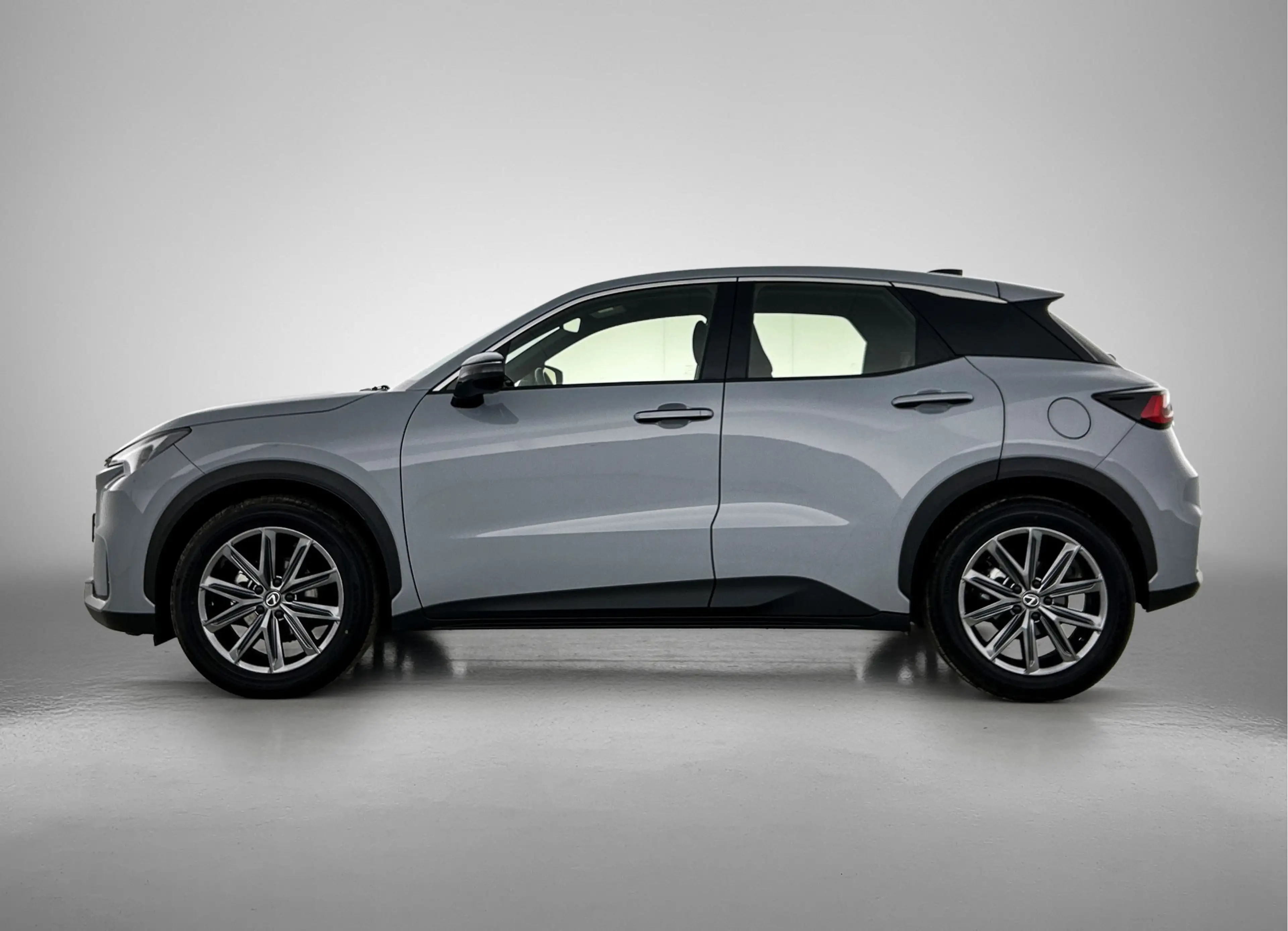 Lexus LBX Elegant 2WD | Tech Pack | — photo 3