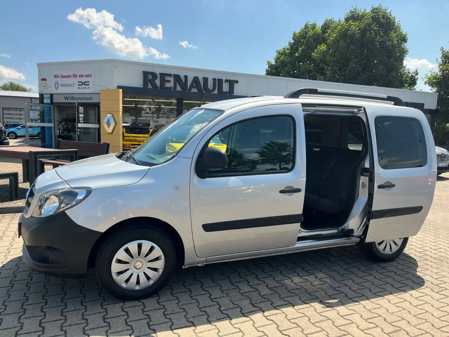 Mercedes-Benz Citan Kombi 111 CDI lang 5 Sitzer KLIMA AHK Zilver - 2