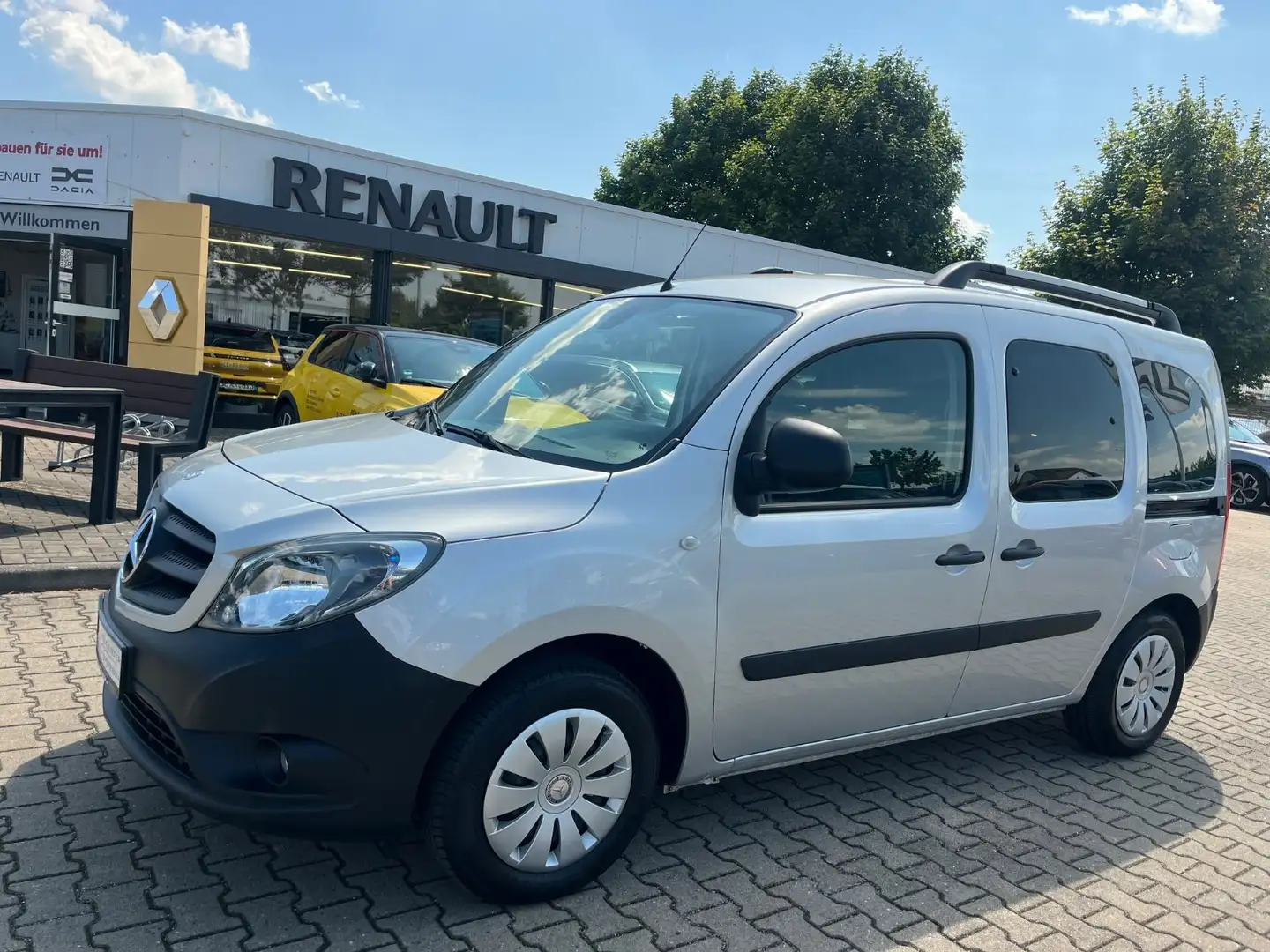 Mercedes-Benz Citan Kombi 111 CDI lang 5 Sitzer KLIMA AHK Zilver - 1