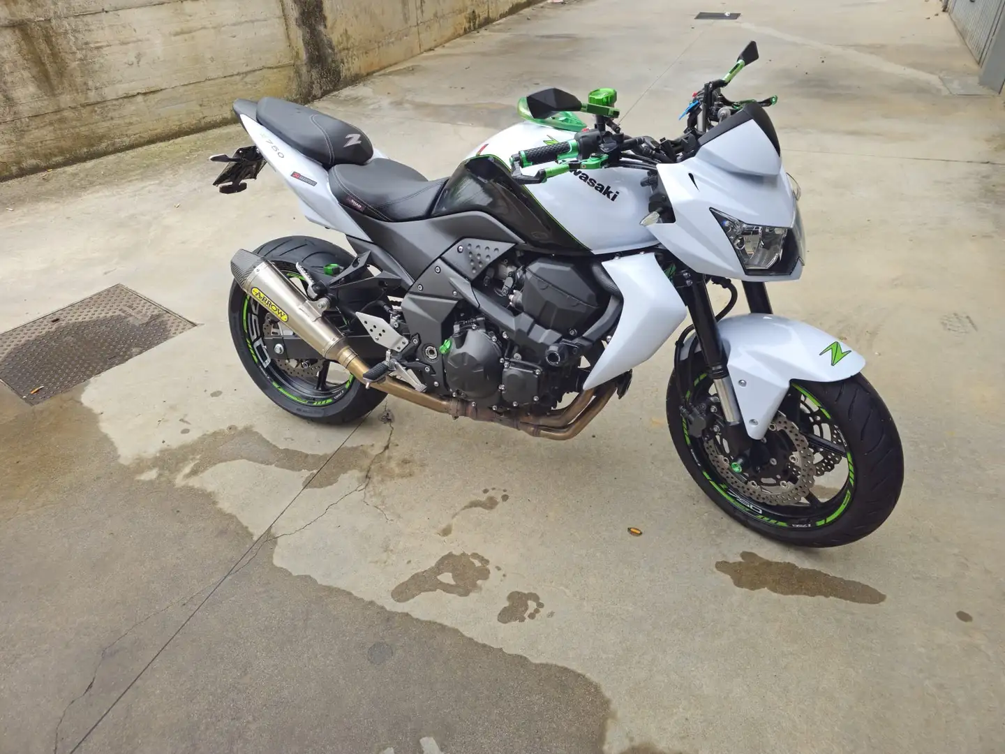 Kawasaki Z 750 la moto e in perfette condizioni tagliandi e tutto - 2
