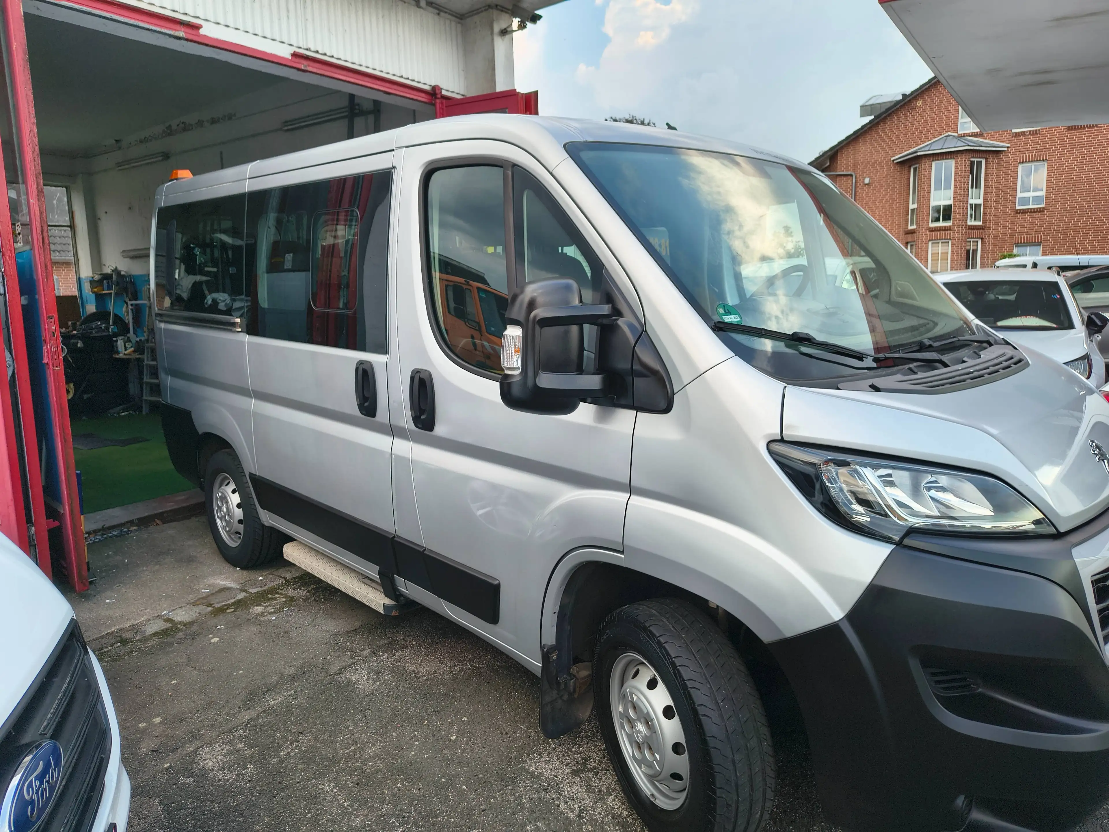 Peugeot Boxer 330 L1H1 Active Blue-HDi 140 Rollstuhlrampe — photo 7
