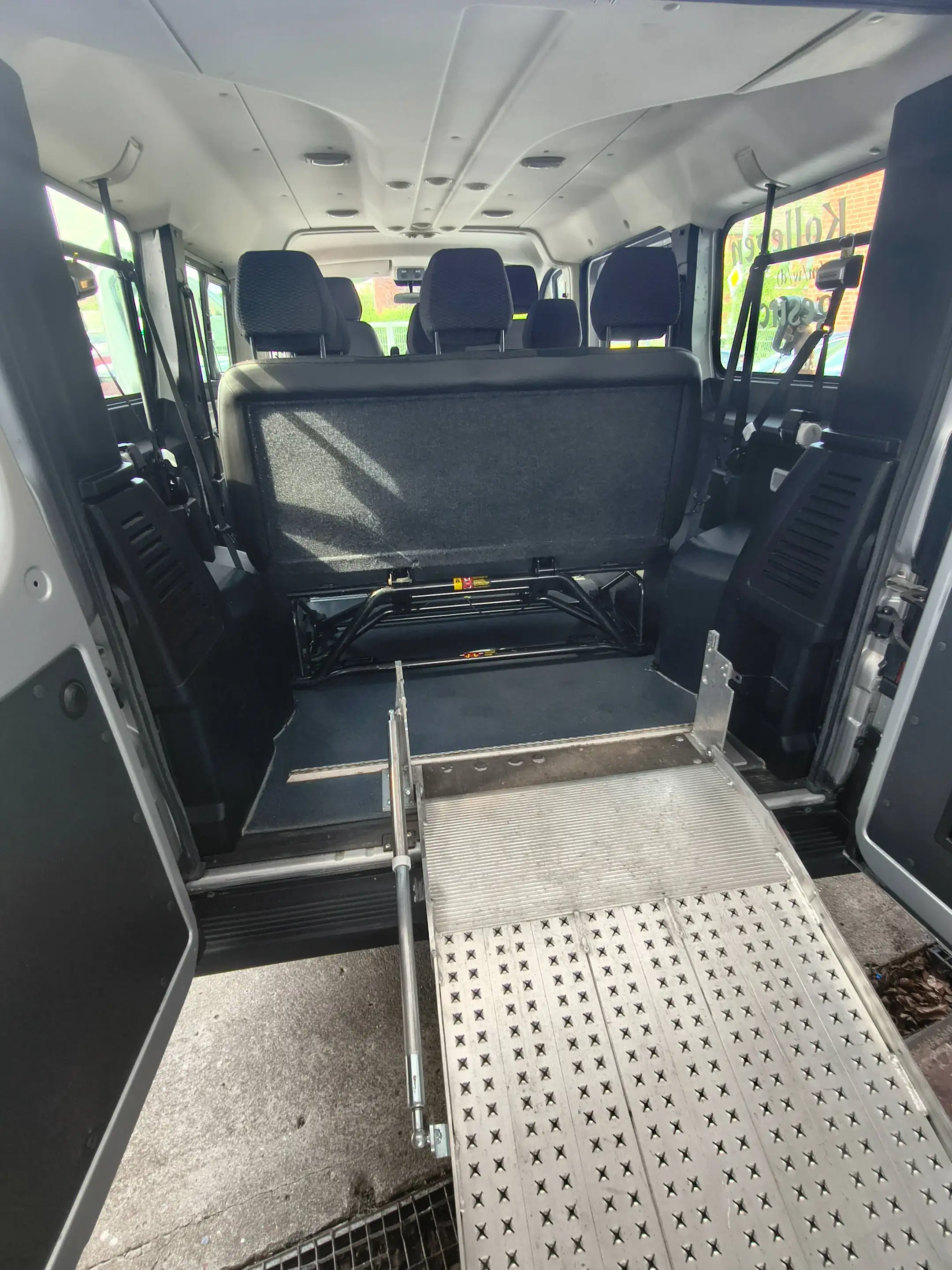 Peugeot Boxer 330 L1H1 Active Blue-HDi 140 Rollstuhlrampe — photo 15