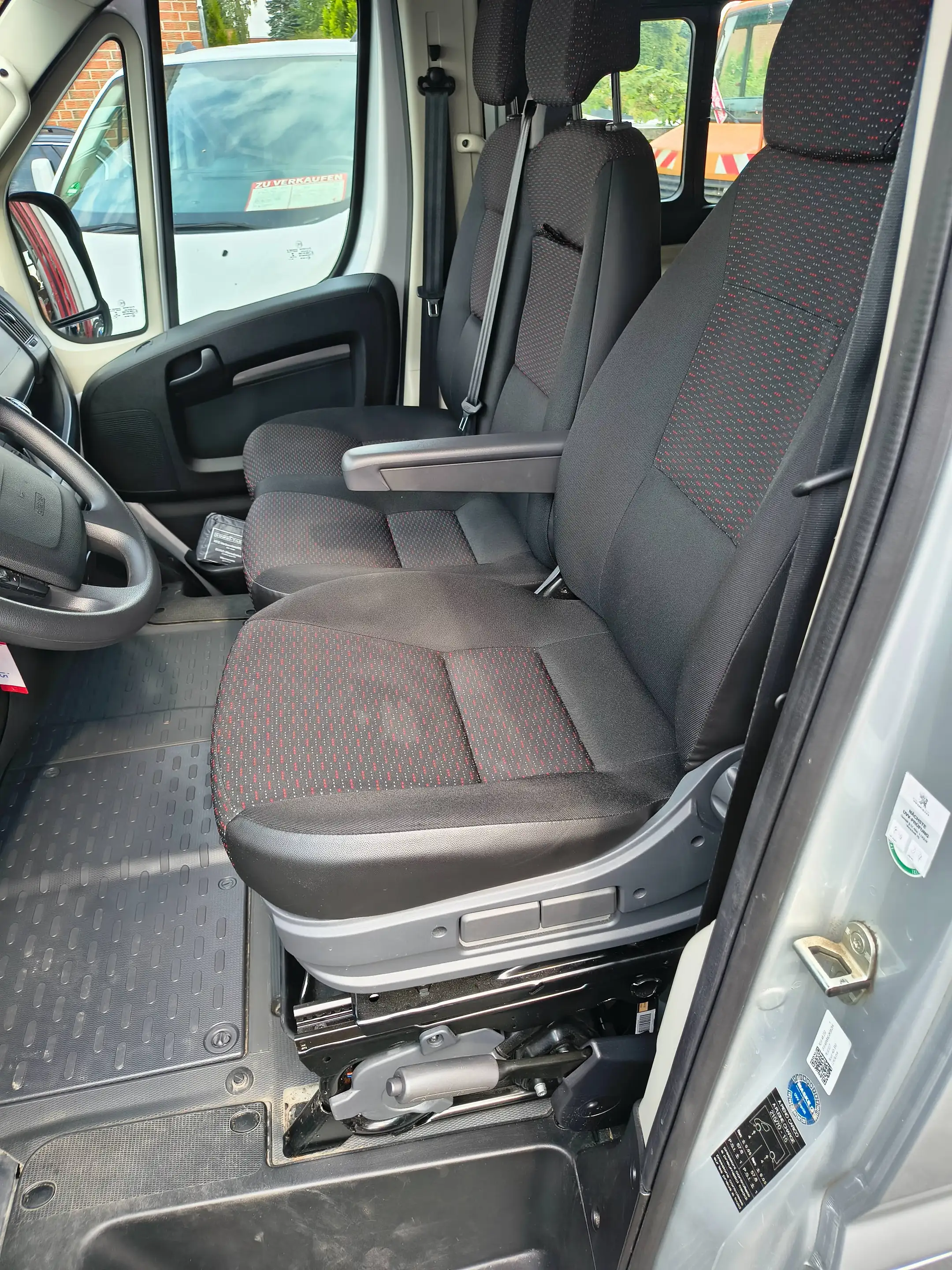 Peugeot Boxer 330 L1H1 Active Blue-HDi 140 Rollstuhlrampe — photo 12