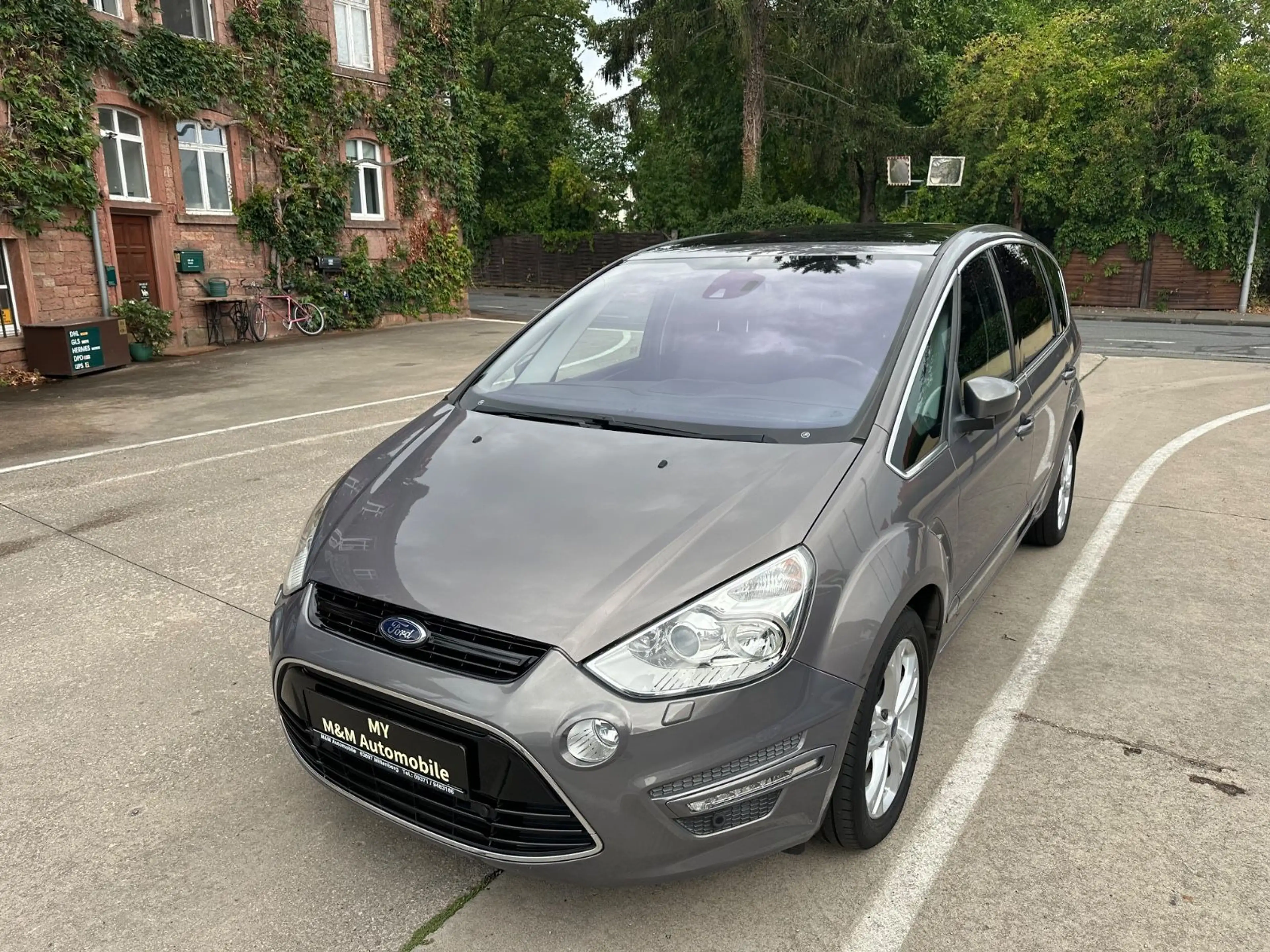 Ford S-Max S-MAX 2.0 Titanium/Automatik/Navi/Panorama/AHK