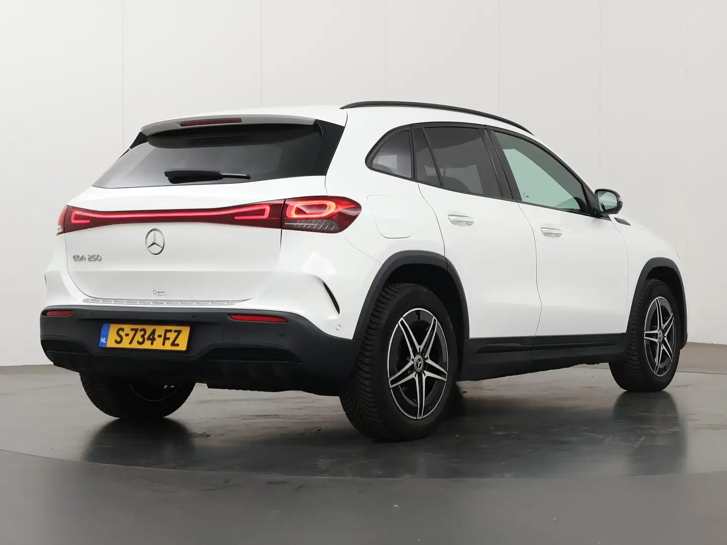 Mercedes-Benz EQA 250 AMG Line 67 kWh | Rijassistentiepakket | Premium P Blanc - 2