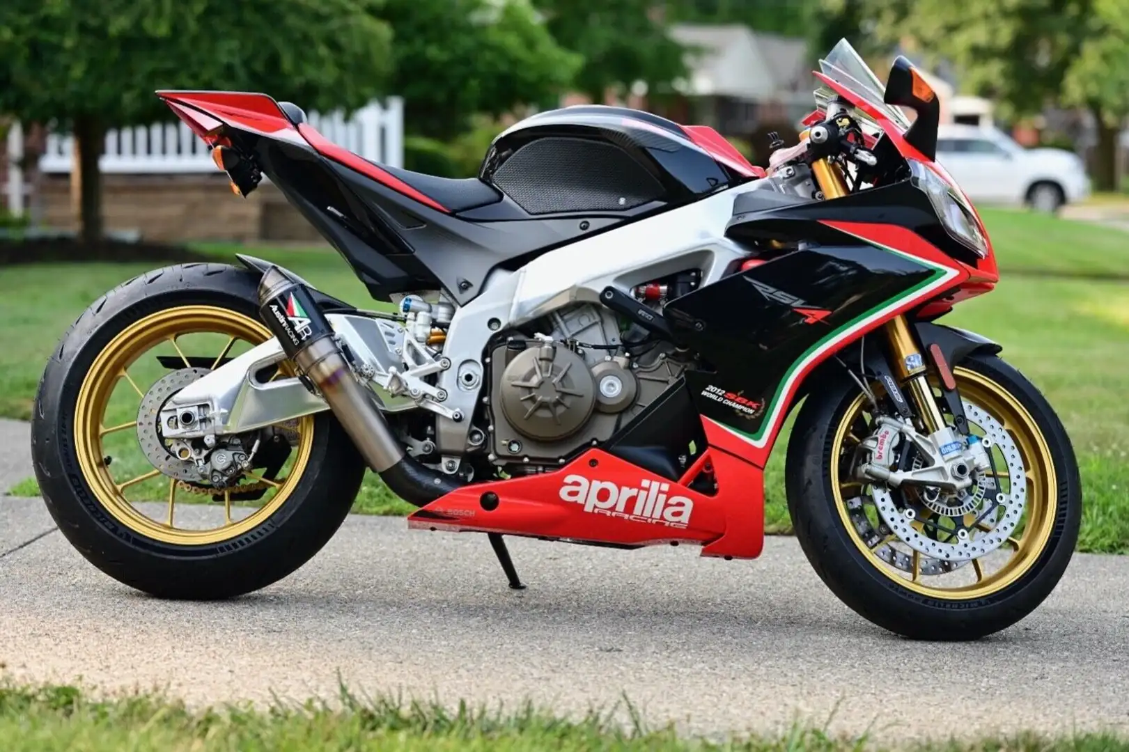 Aprilia RSV4 Roşu - 1
