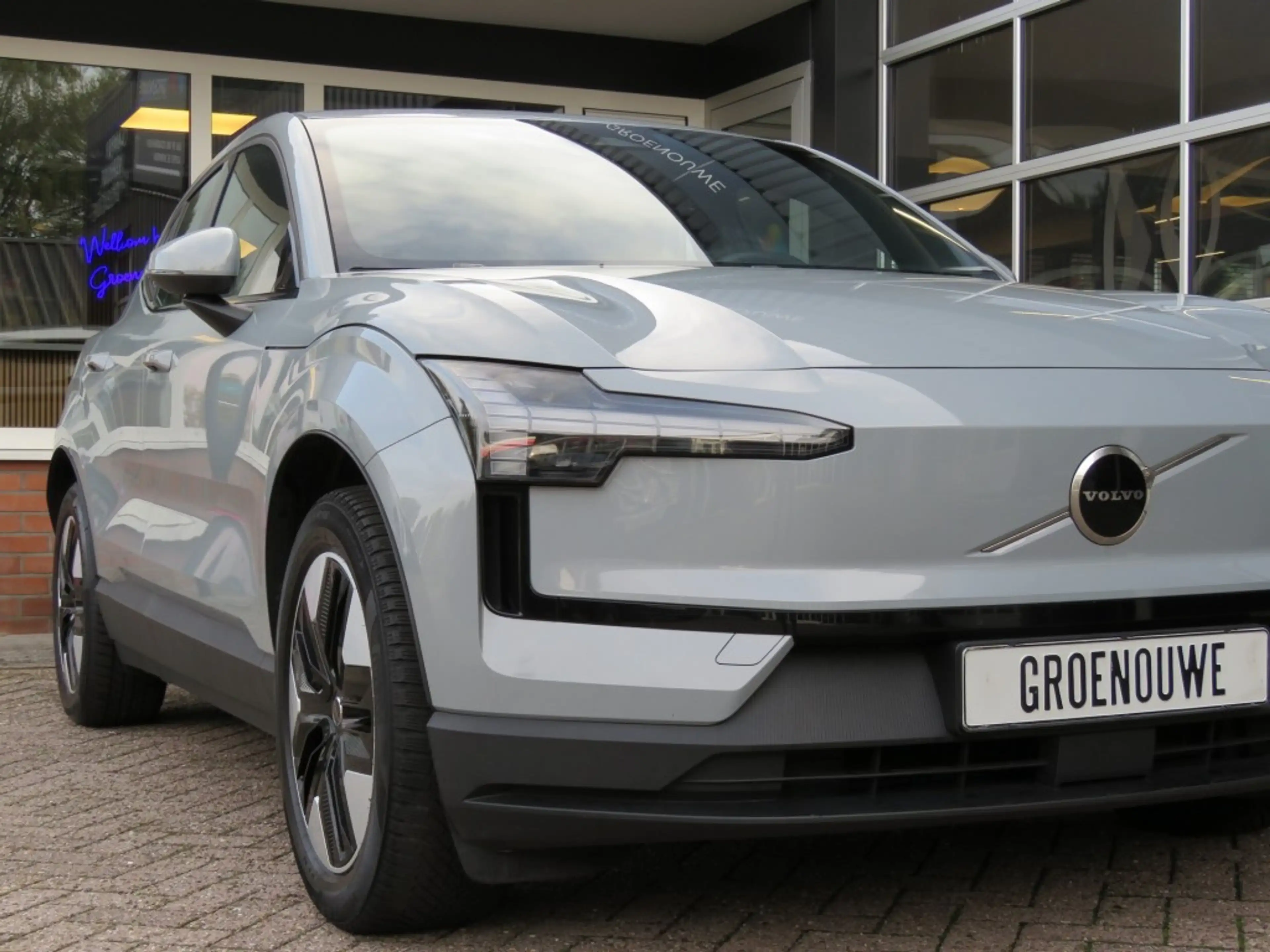 Volvo EX30 EXTENDED CORE 69 KWH / Trekhaak / Camera / BOVAG g — photo 37