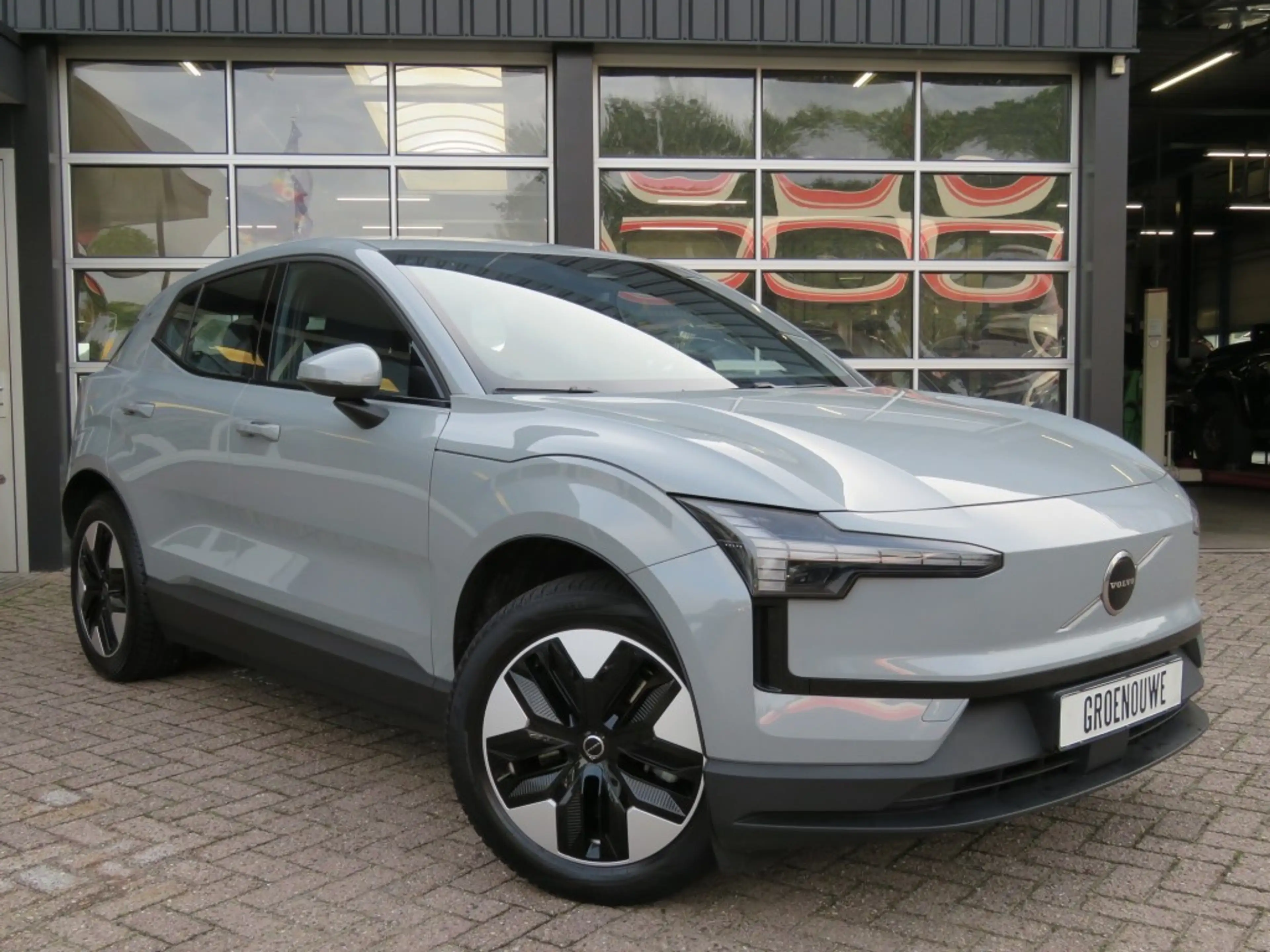 Volvo EX30 EXTENDED CORE 69 KWH / Trekhaak / Camera / BOVAG g — photo 29