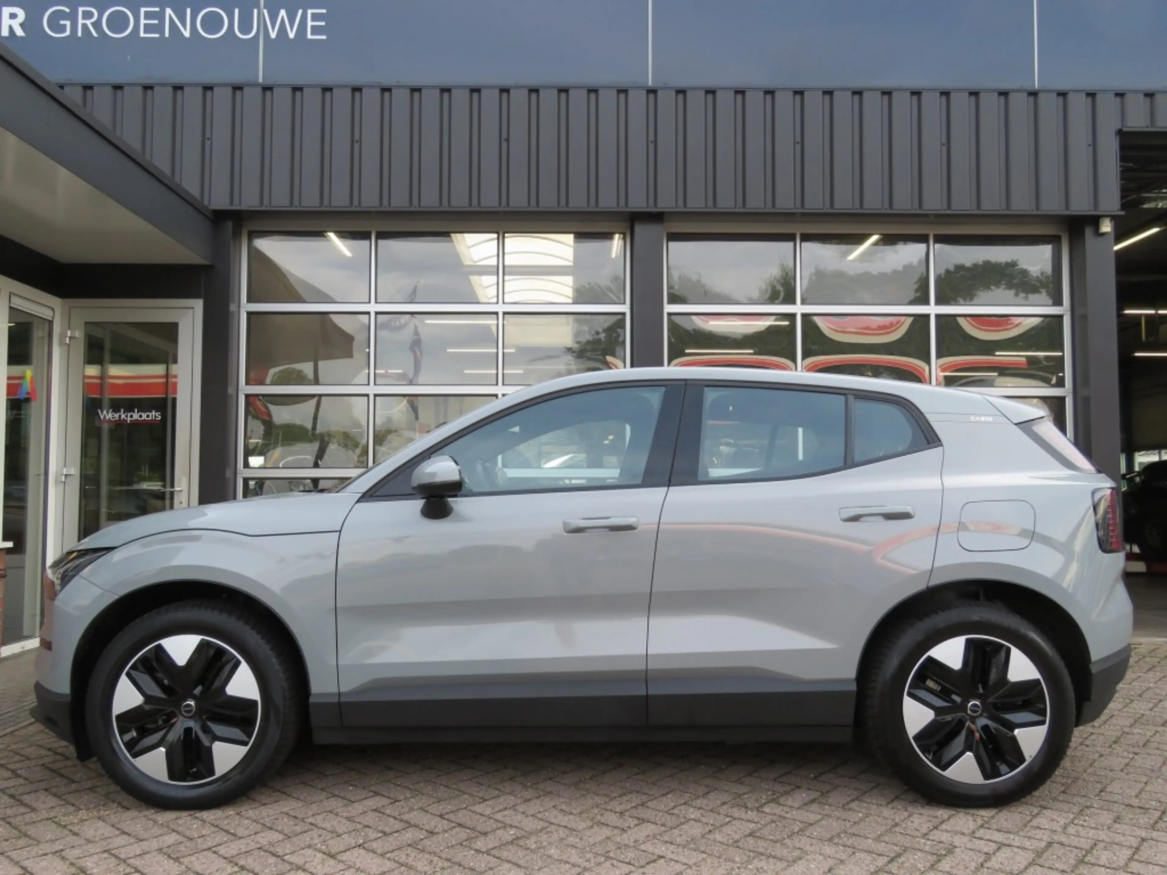 Volvo EX30 EXTENDED CORE 69 KWH / Trekhaak / Camera / BOVAG g — photo 3