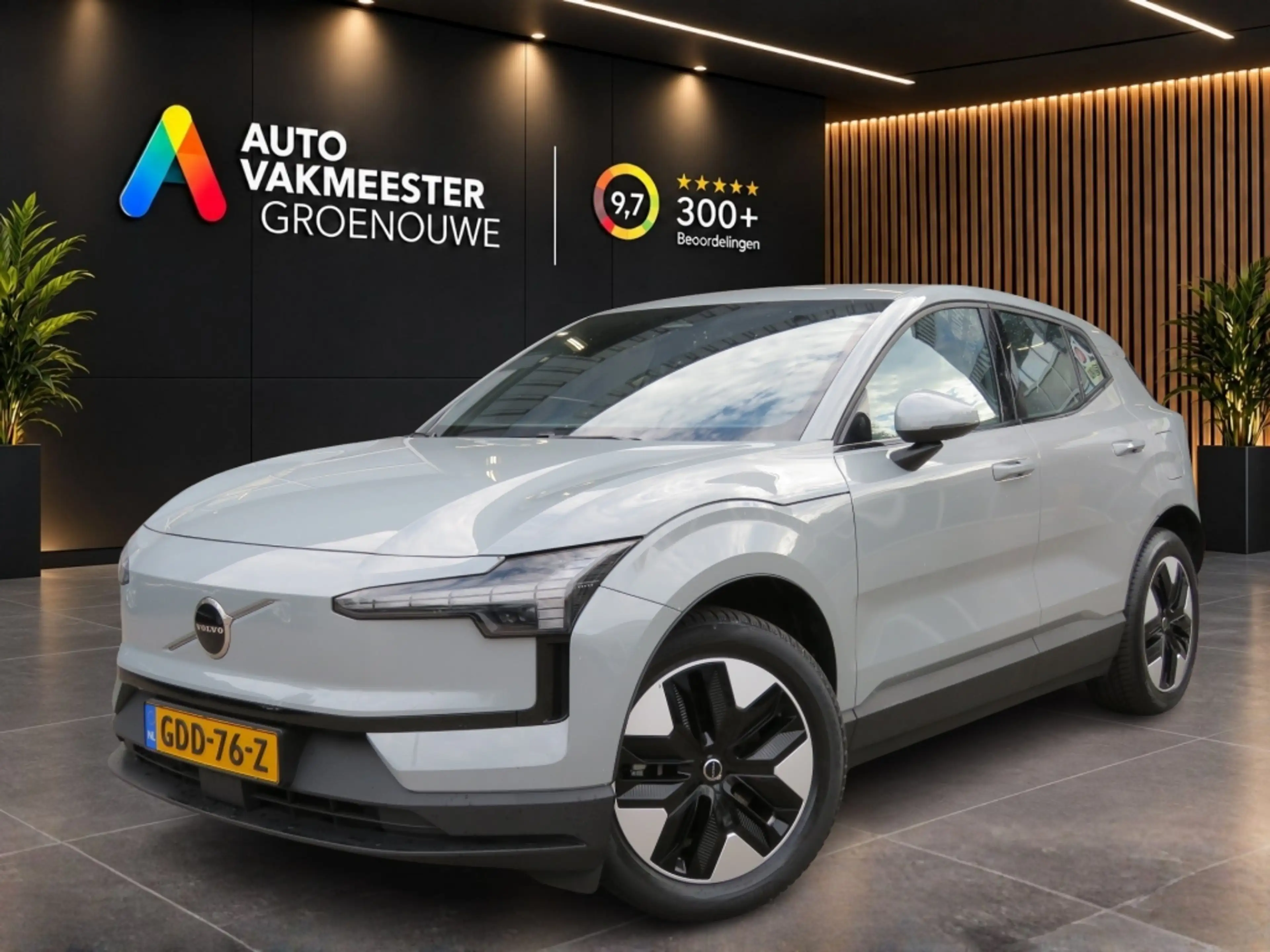 Volvo EX30 EXTENDED CORE 69 KWH / Trekhaak / Camera / BOVAG g