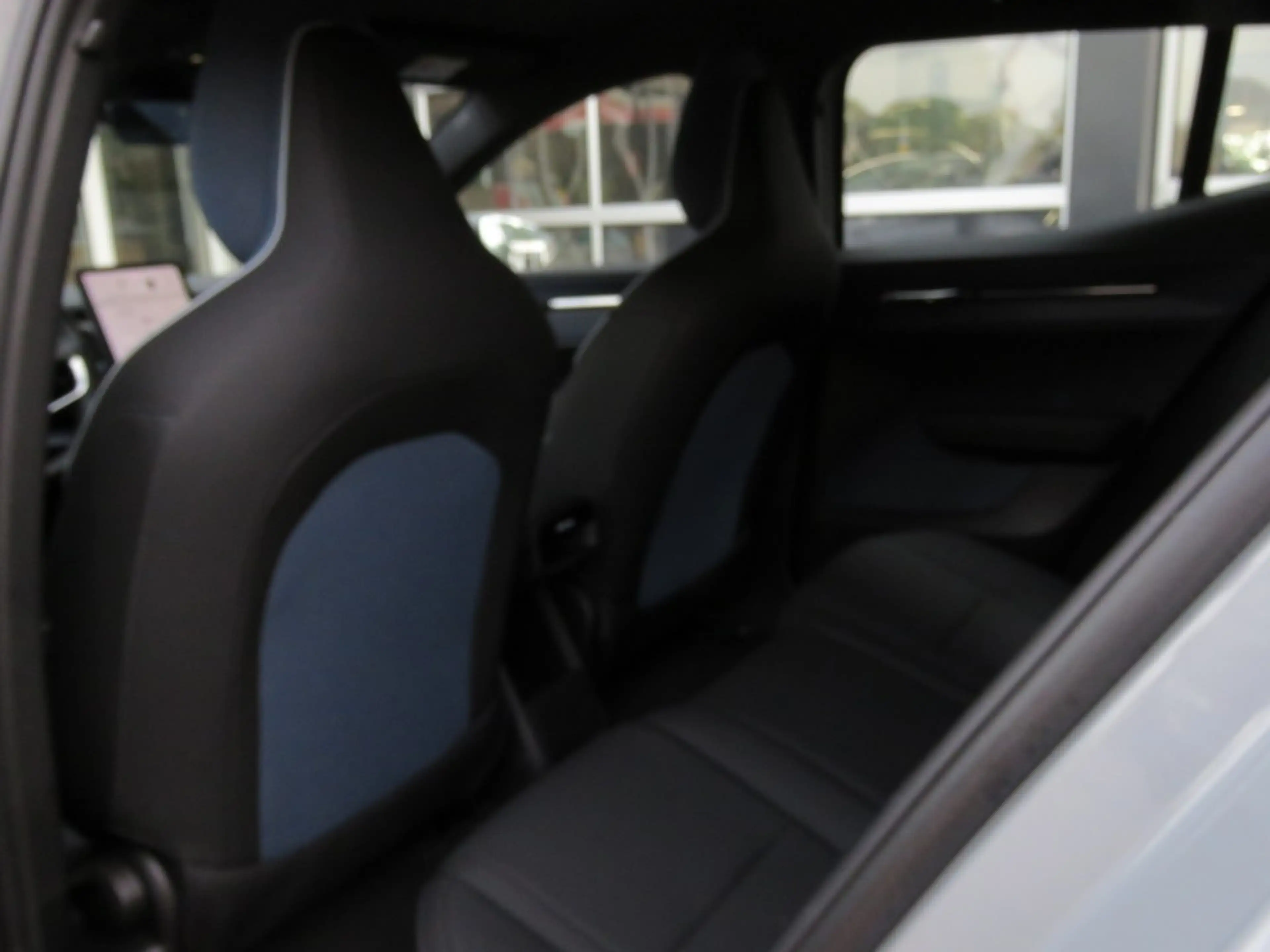 Volvo EX30 EXTENDED CORE 69 KWH / Trekhaak / Camera / BOVAG g — photo 22