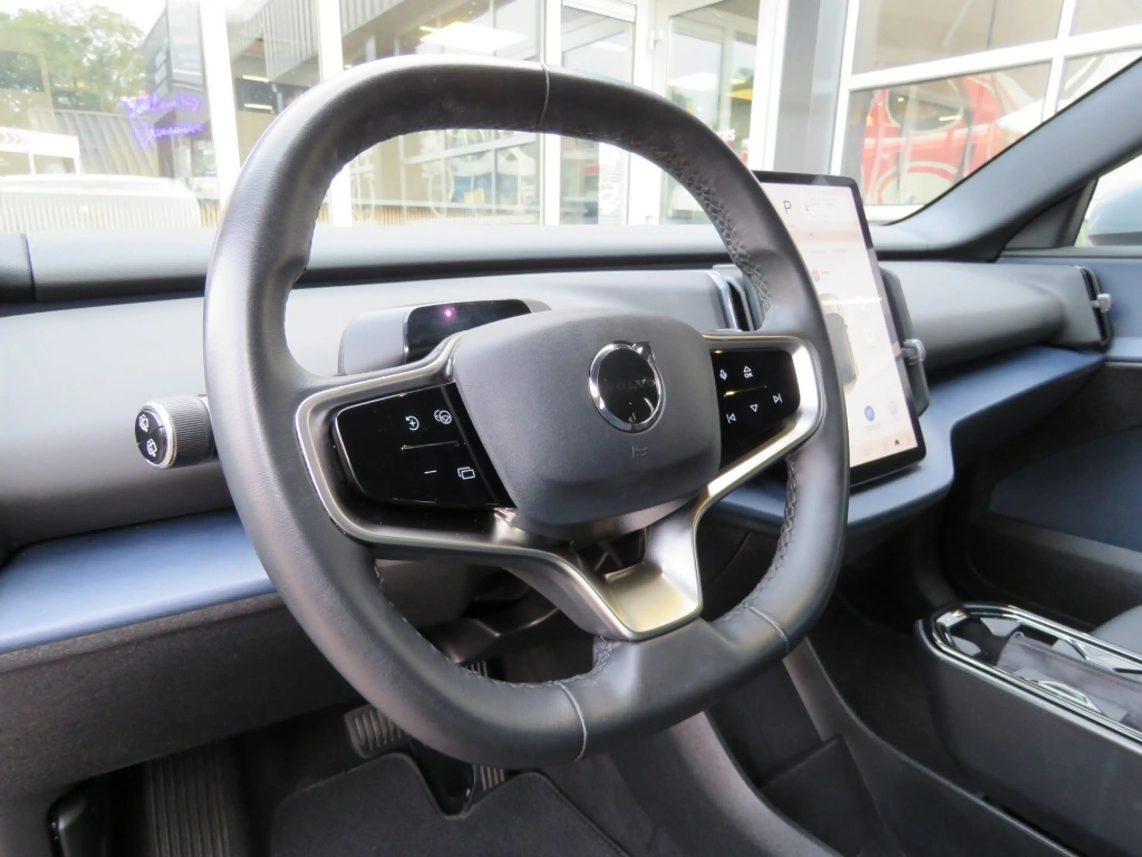Volvo EX30 EXTENDED CORE 69 KWH / Trekhaak / Camera / BOVAG g — photo 24